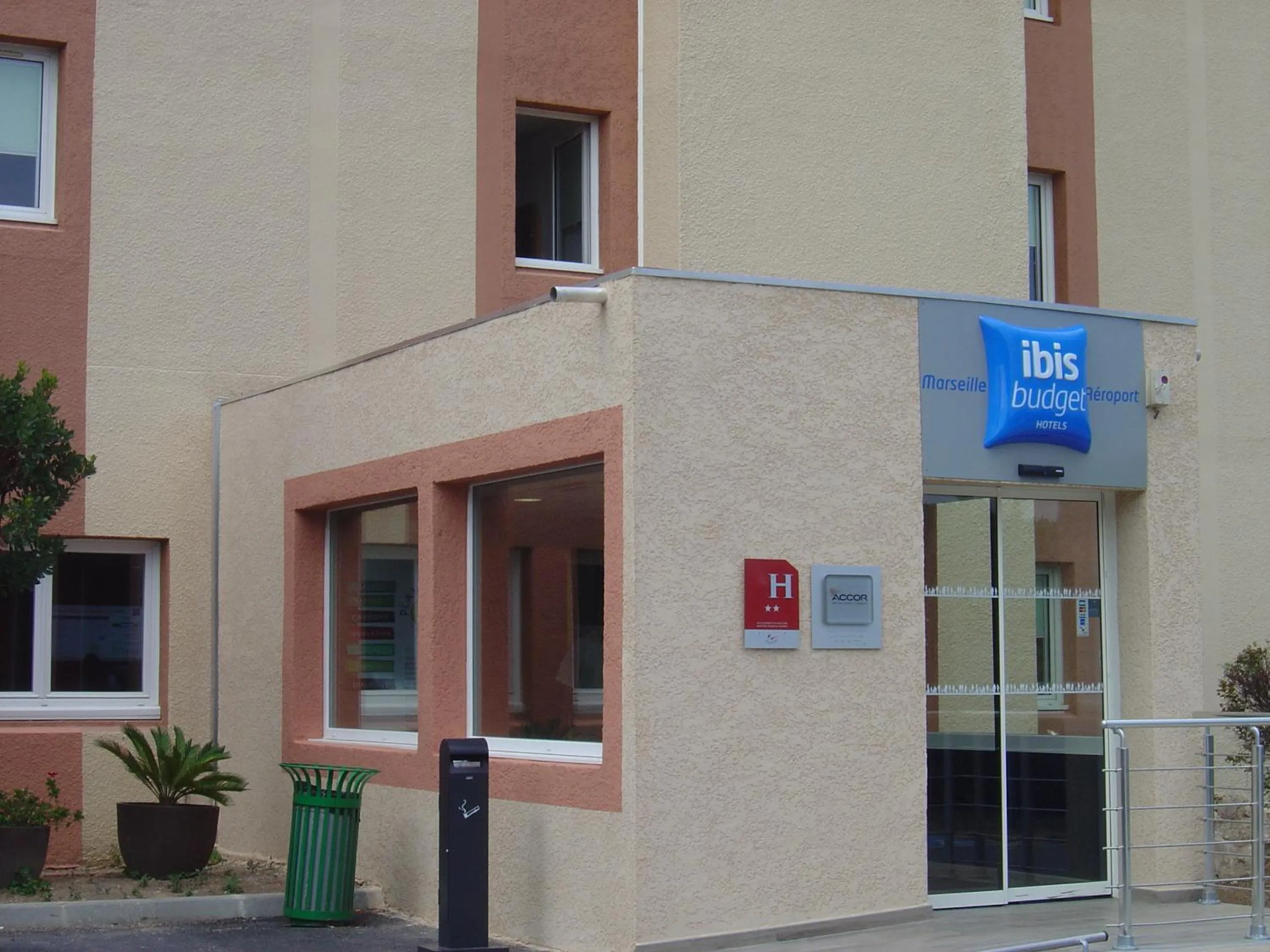 Facade/entrance in ibis budget Marseille Aeroport Provence