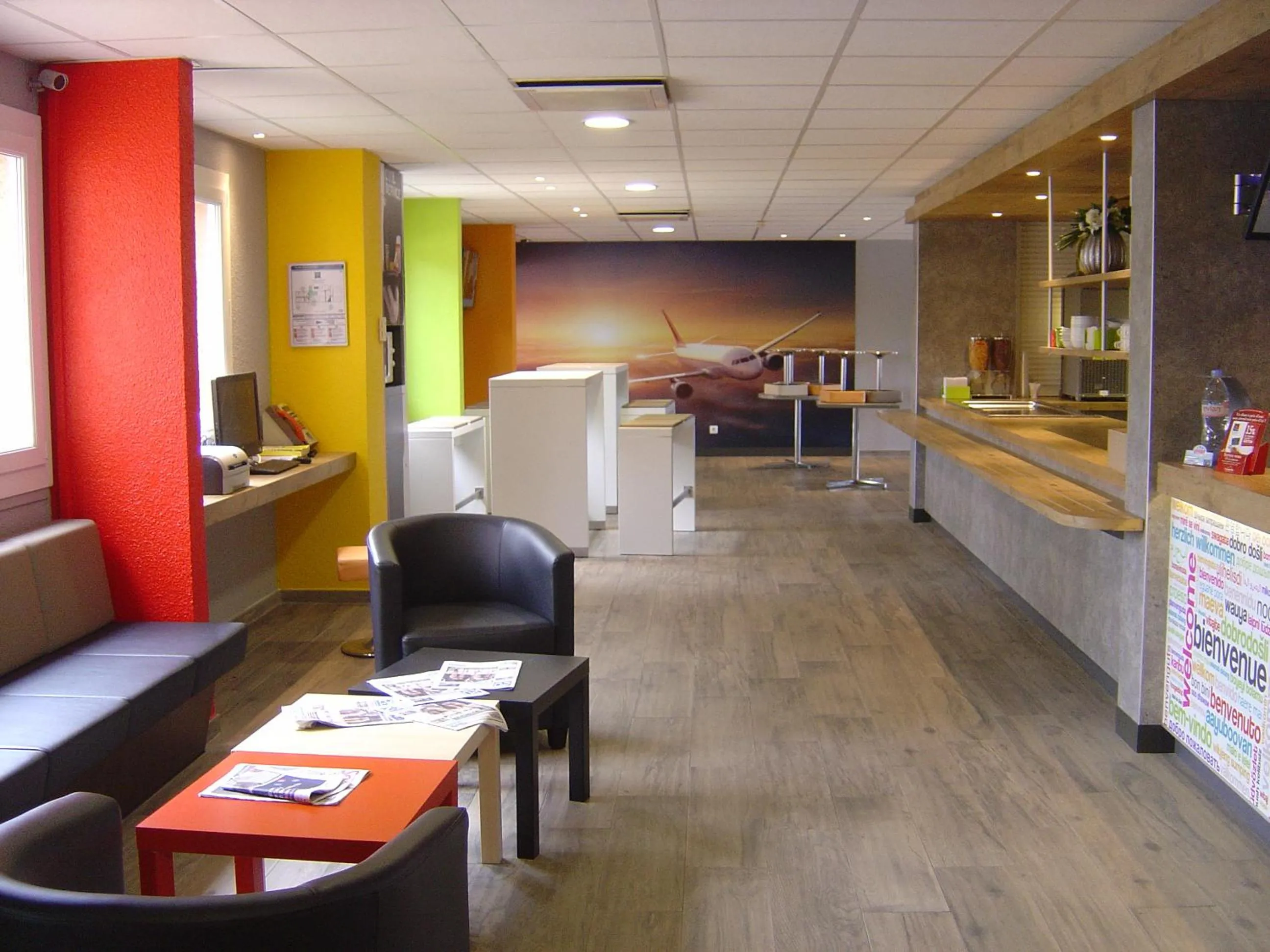 Lobby or reception in ibis budget Marseille Aeroport Provence