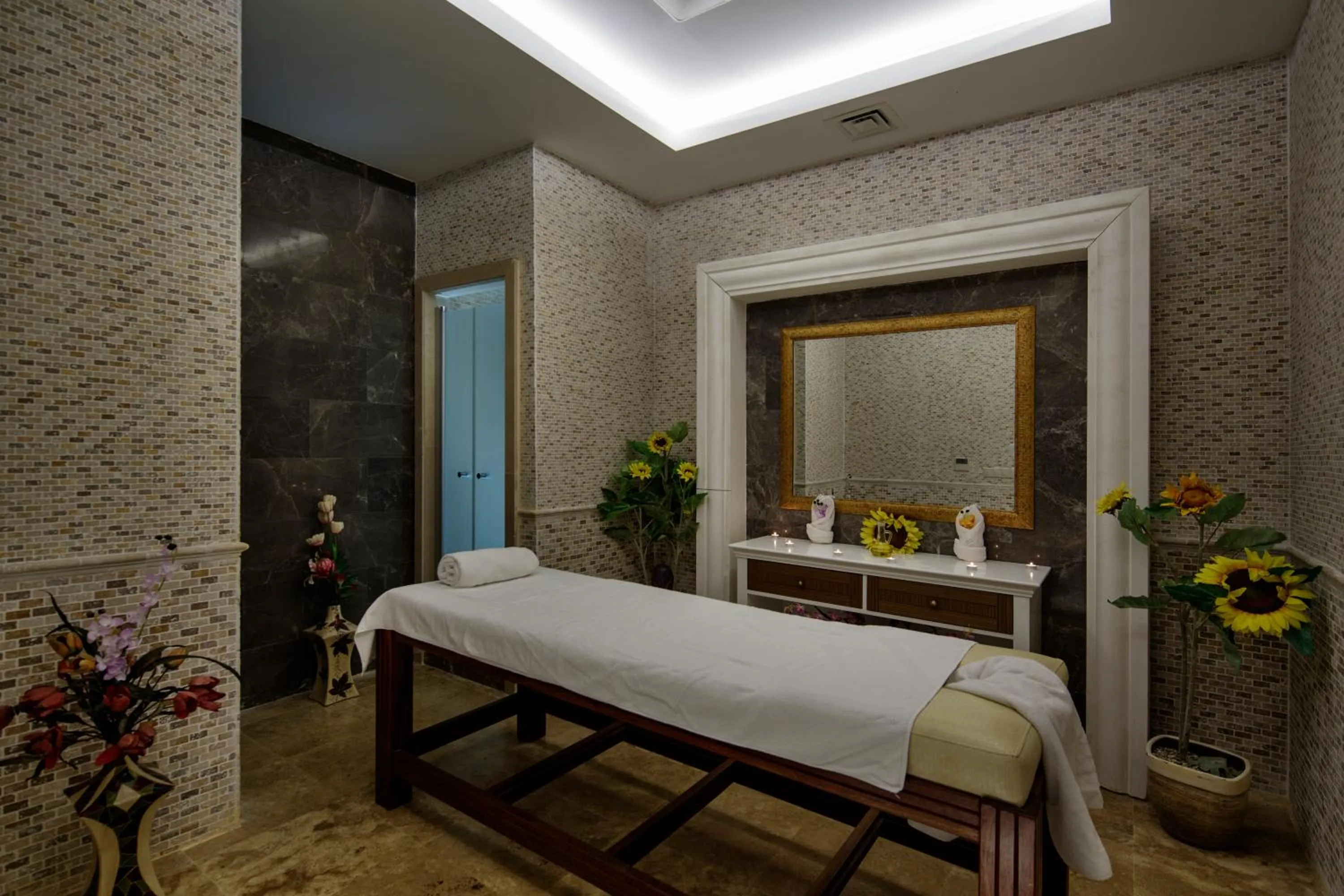 Massage in Crystal Admiral Aqua Collection - Ultimate All Inclusive