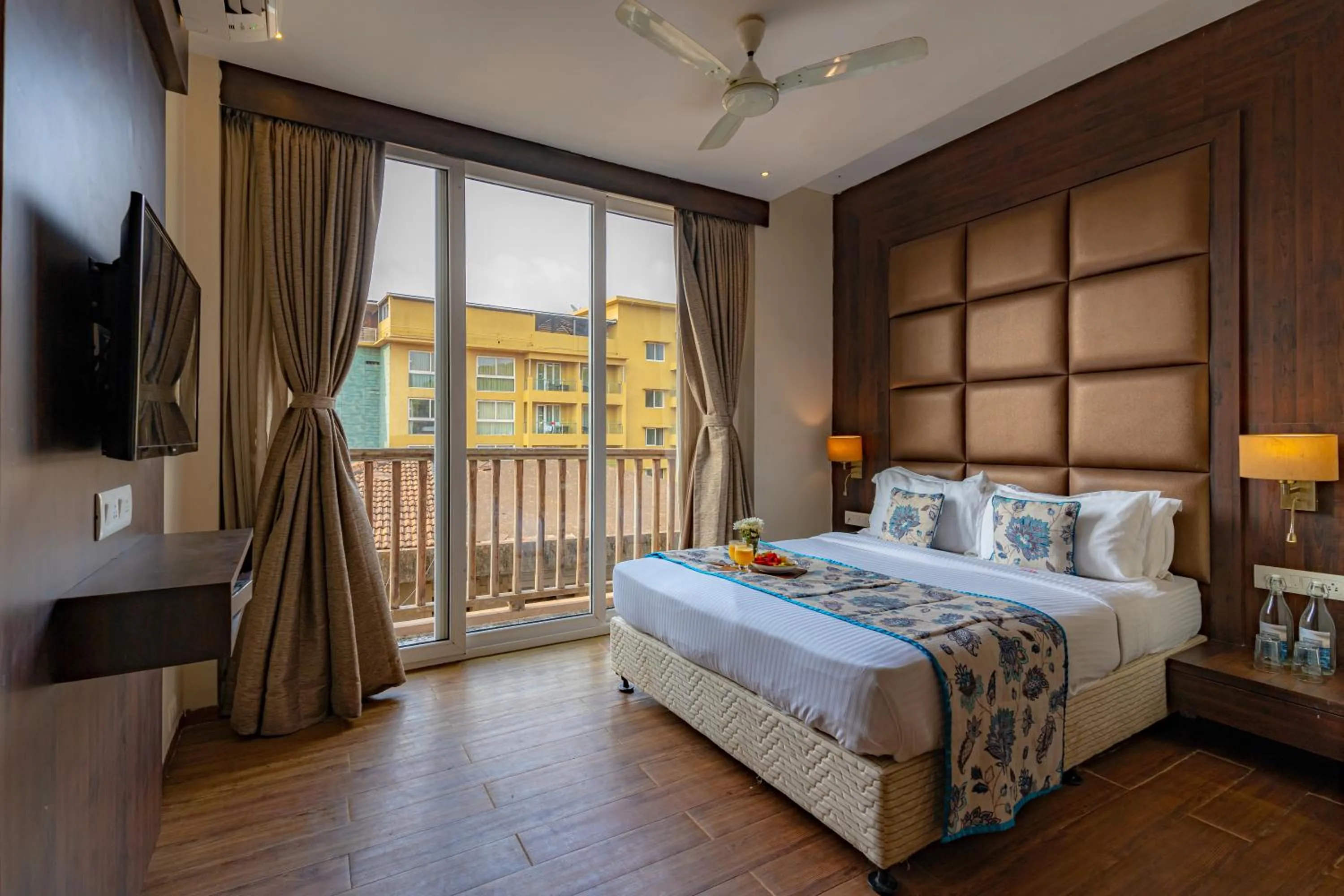 Bedroom, Bed in Riva Gold Coast