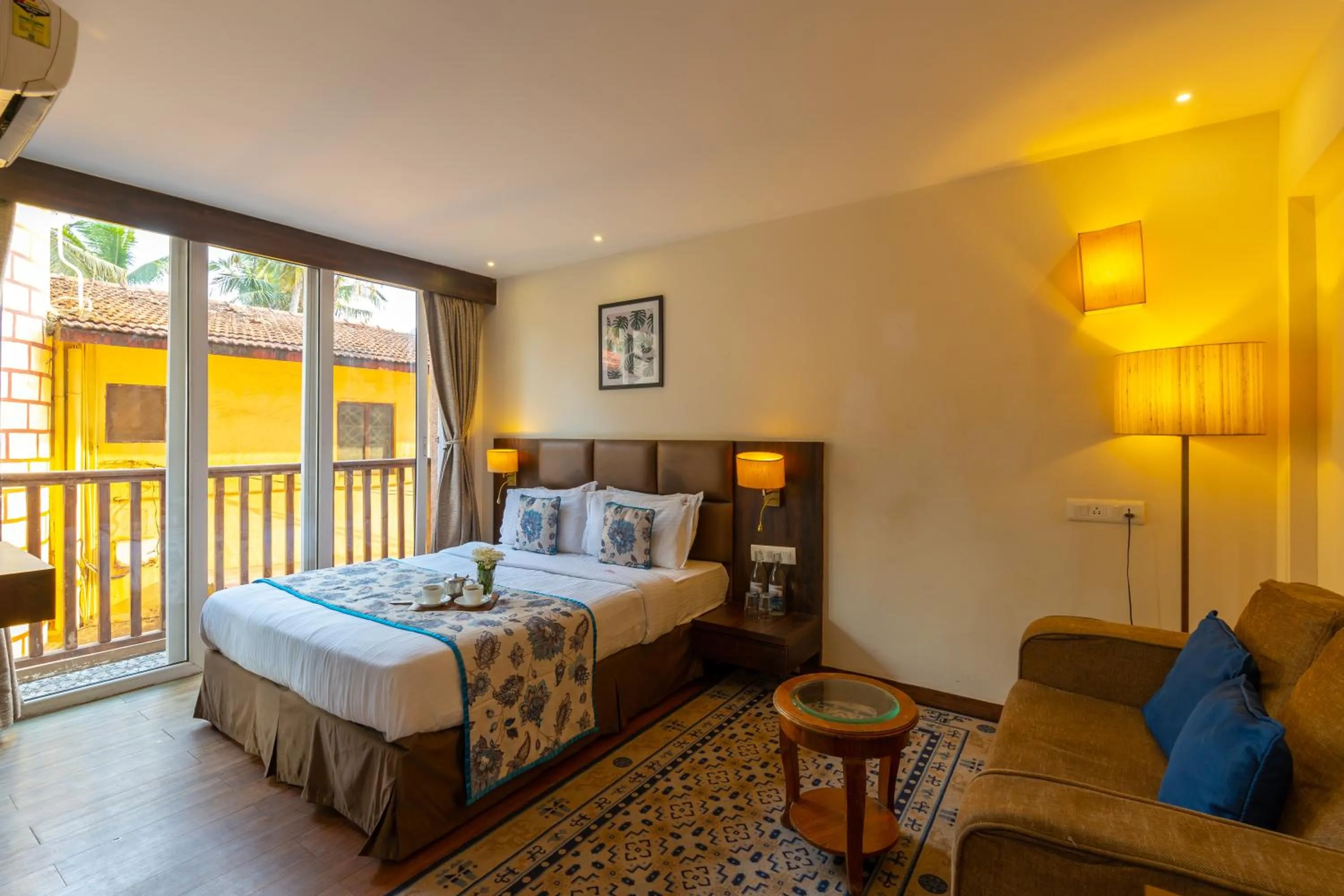 Photo of the whole room, Bed in Riva Gold Coast