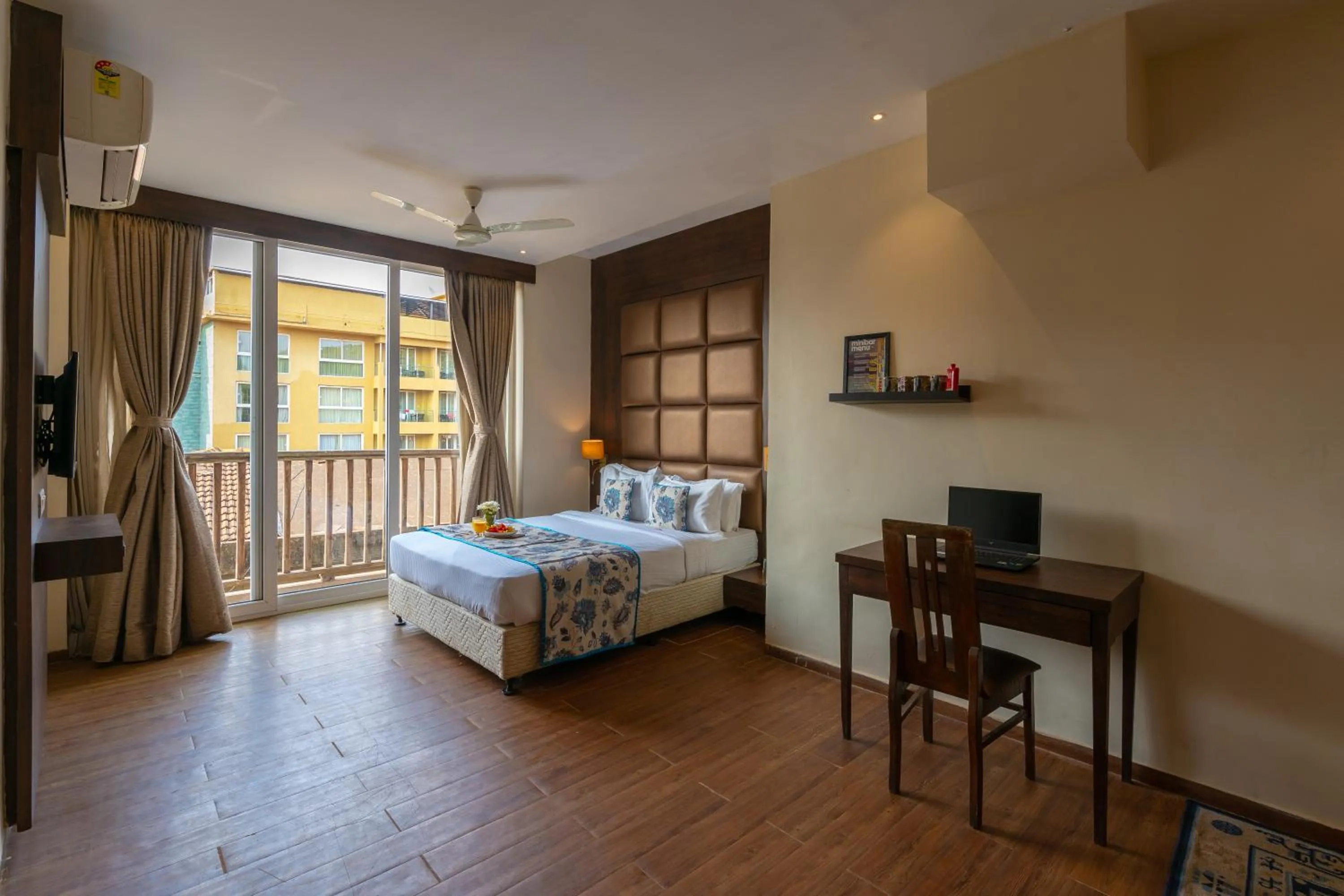 Photo of the whole room, Bed in Riva Gold Coast