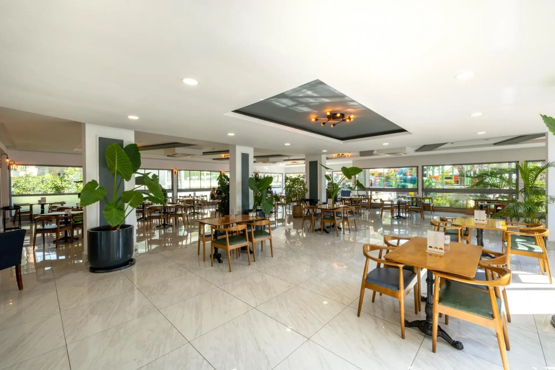 Lounge or bar in Crystal Flora Pearl Collection - Ultimate All Inclusive