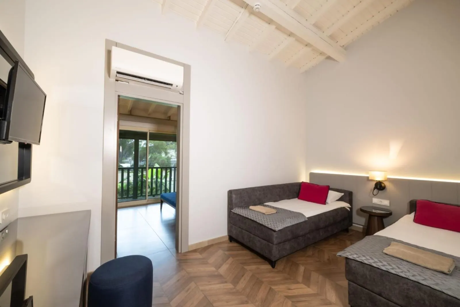 Property building, Bed in Crystal Flora Pearl Collection - Ultimate All Inclusive