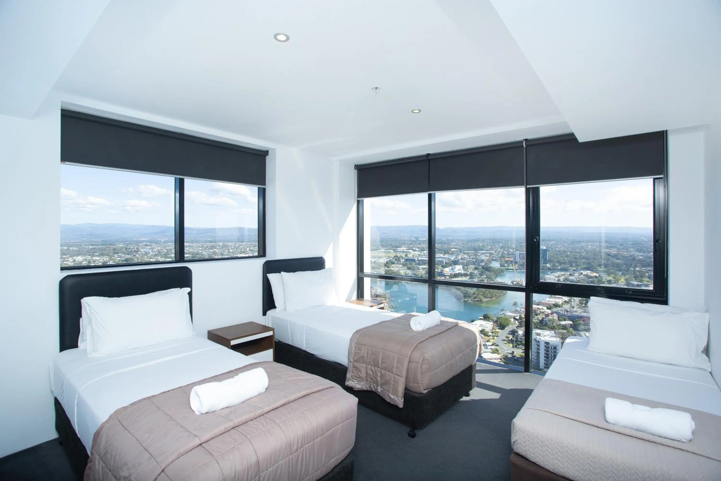 Bed in Circle on Cavill - Hosted by Coastal Letting Co.