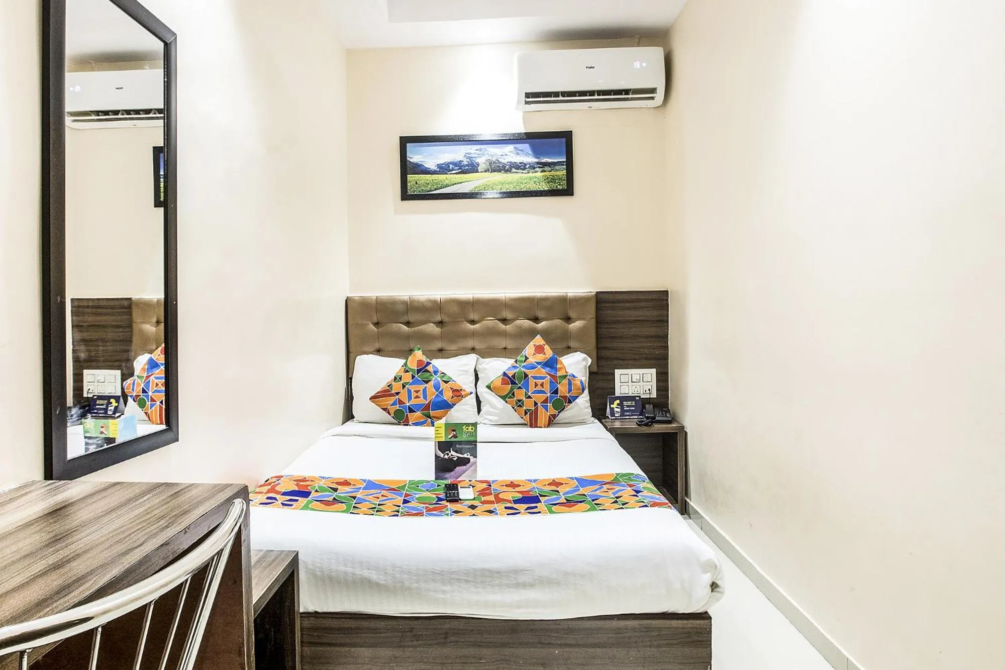 Bedroom, Bed in Hotel Horizon