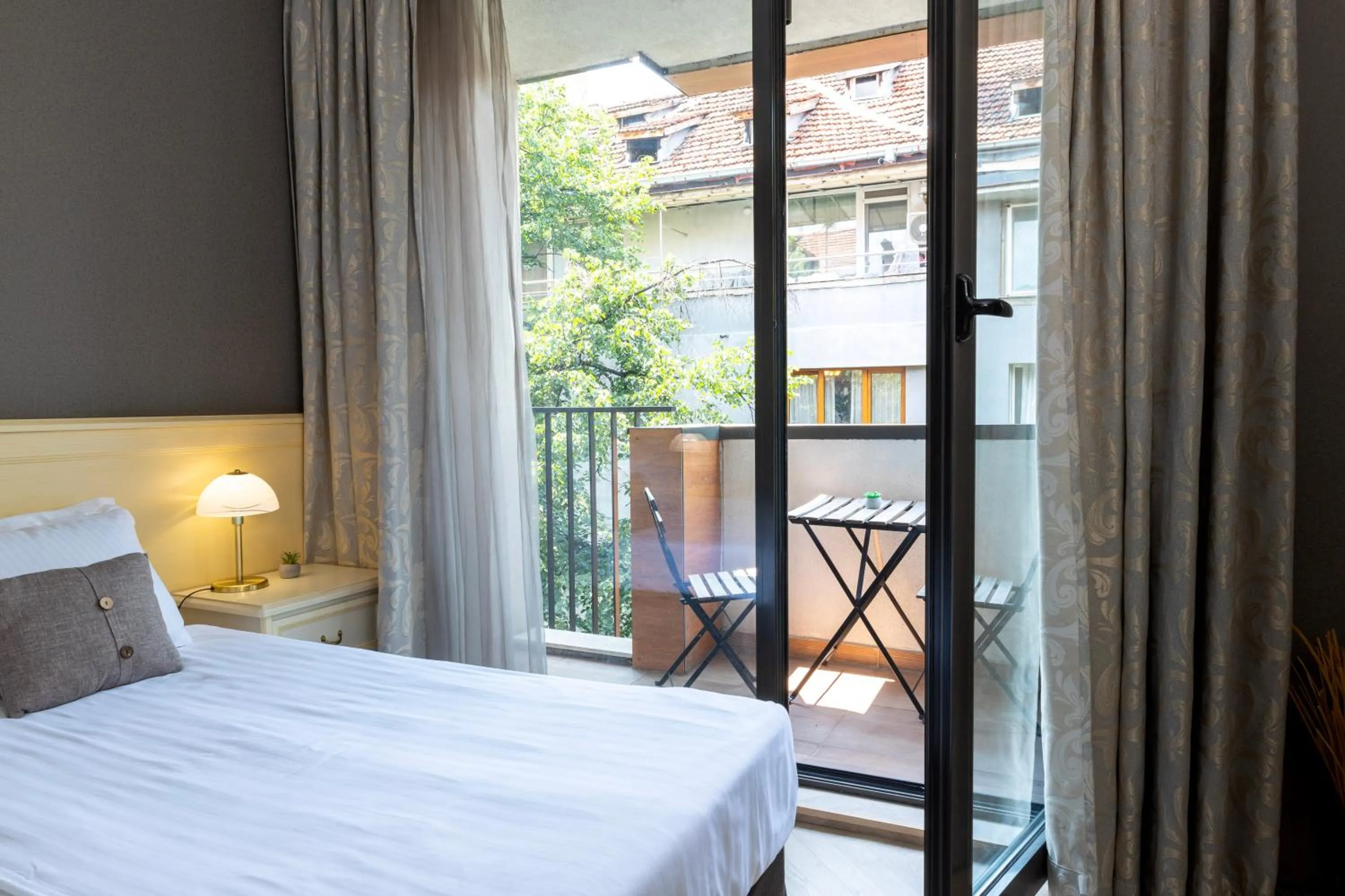 Balcony/Terrace, Bed in St. George Hotel