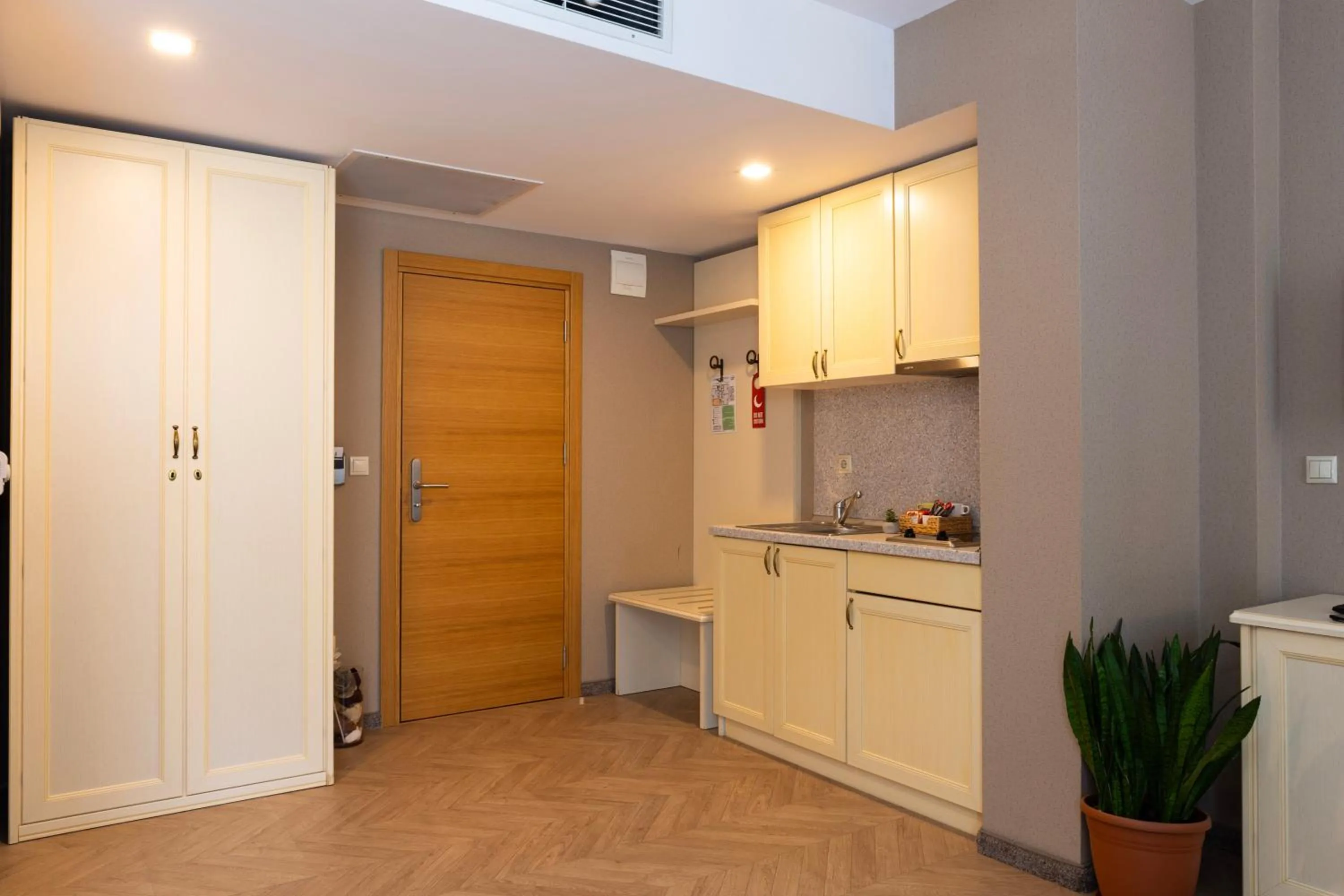 Kitchen or kitchenette in St. George Hotel