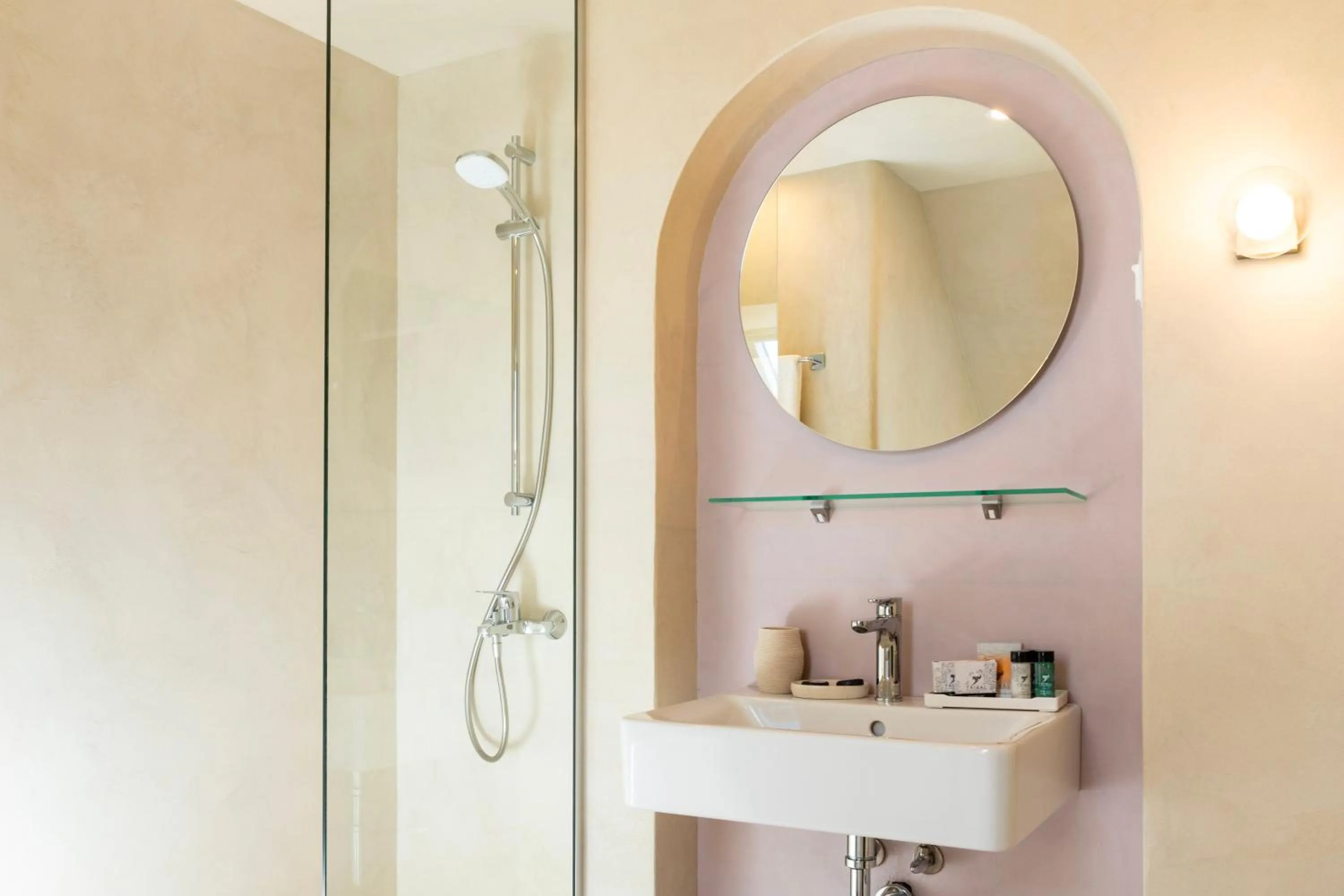 Shower in St. George Hotel