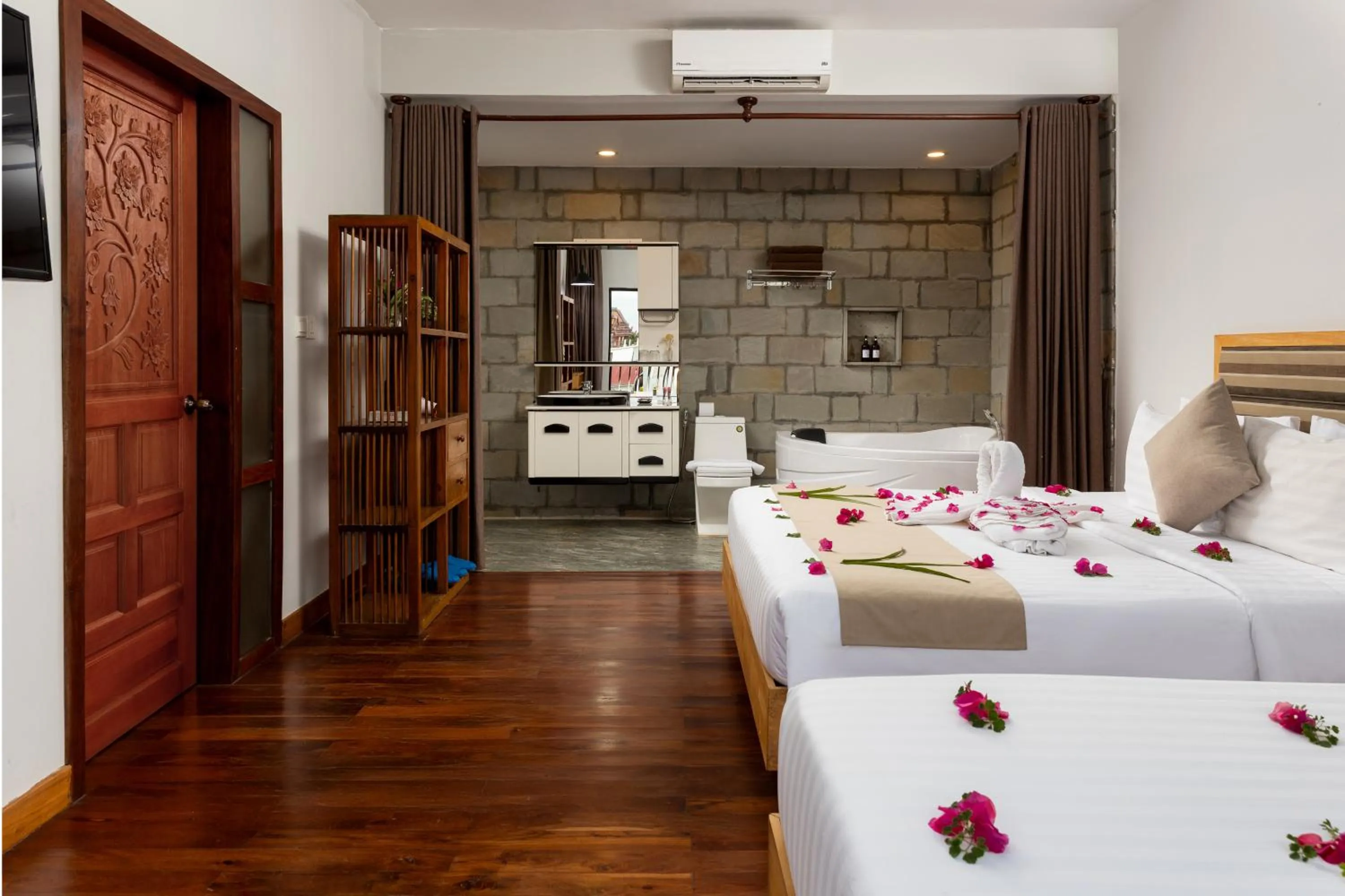 Guests, Bed in SIEM REAP RIVER VIEW Residence