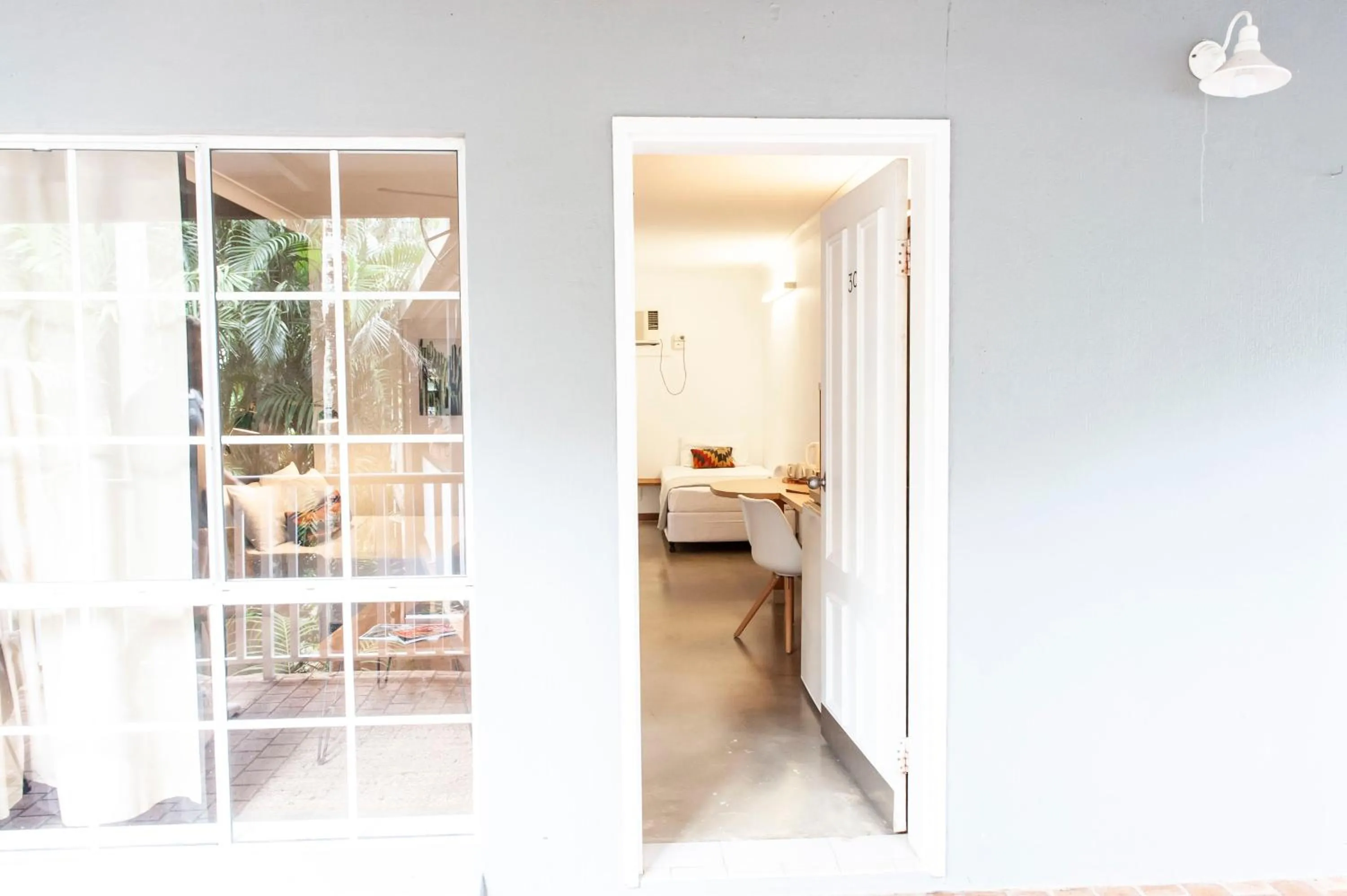 Living room, Bed in Motel Nomad