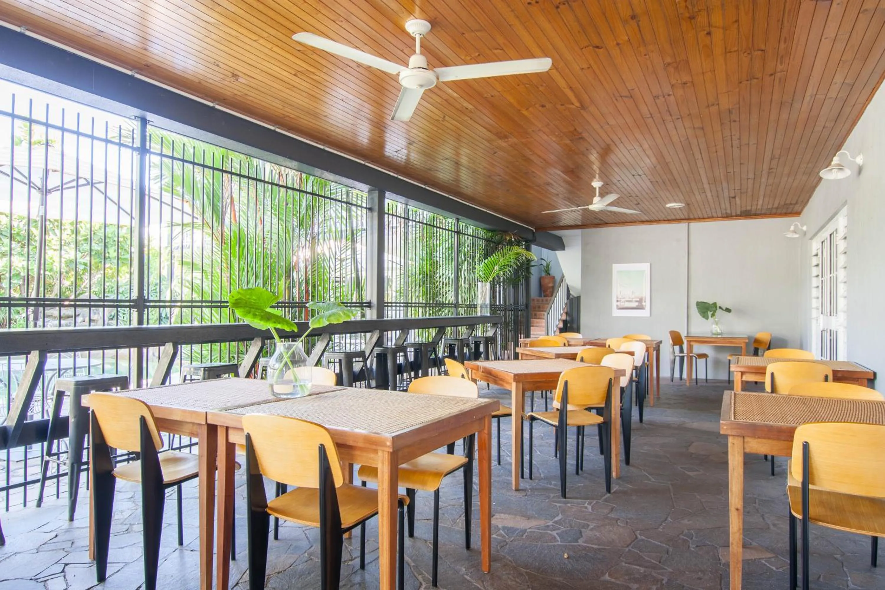 Breakfast in Motel Nomad