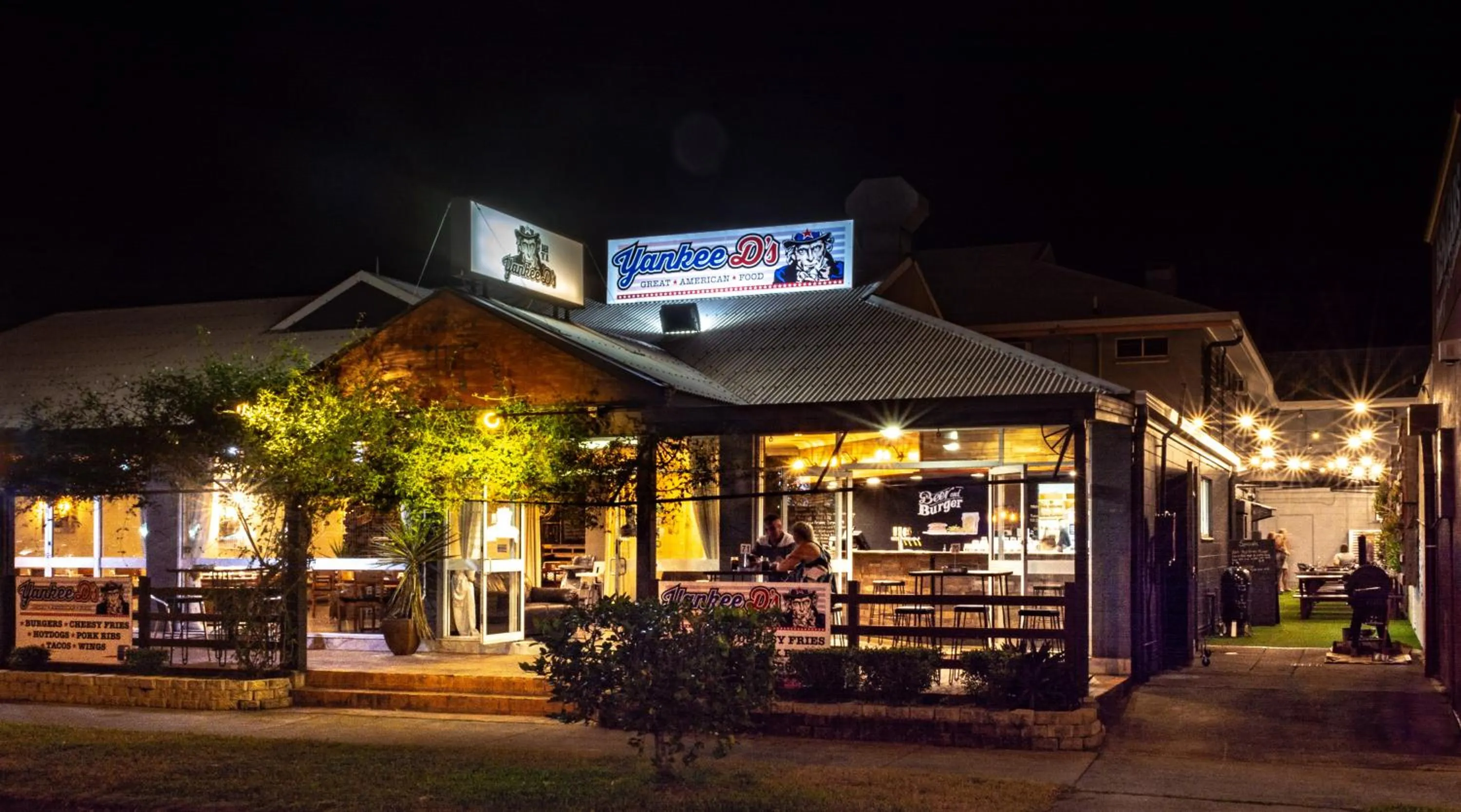 Restaurant/places to eat in Motel Nomad