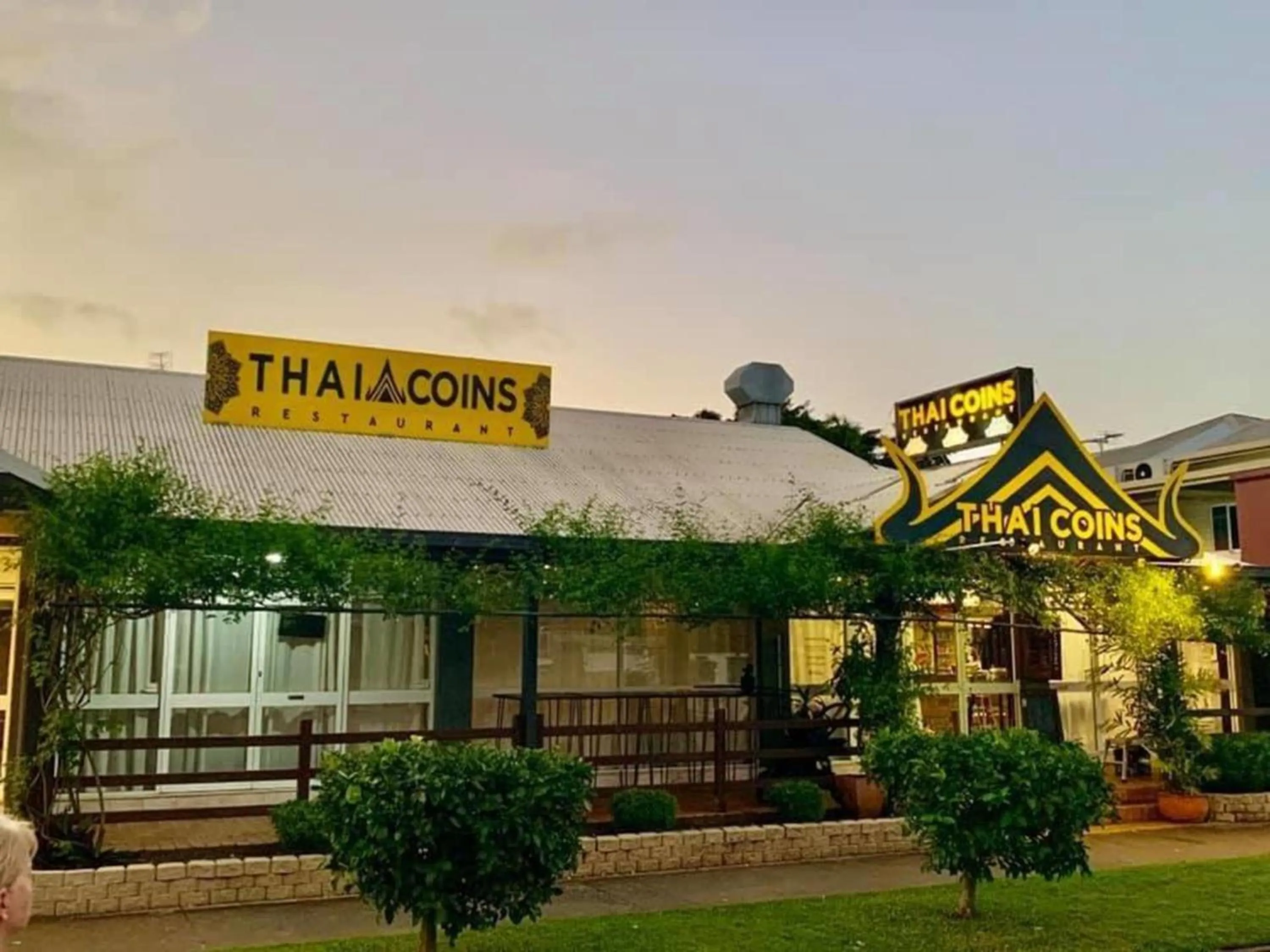 Restaurant/places to eat in Motel Nomad