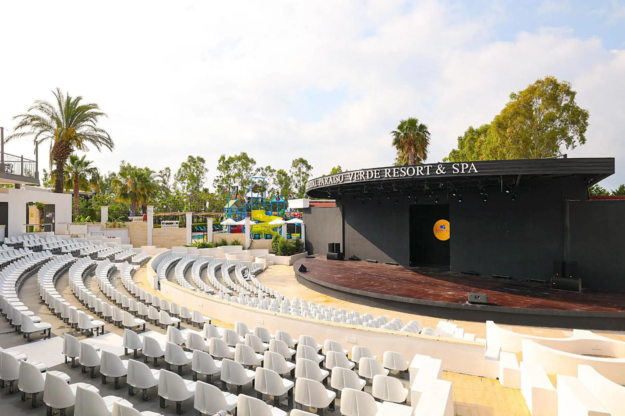 Evening entertainment in Crystal Paraiso Aqua Collection - Ultimate All Inclusive