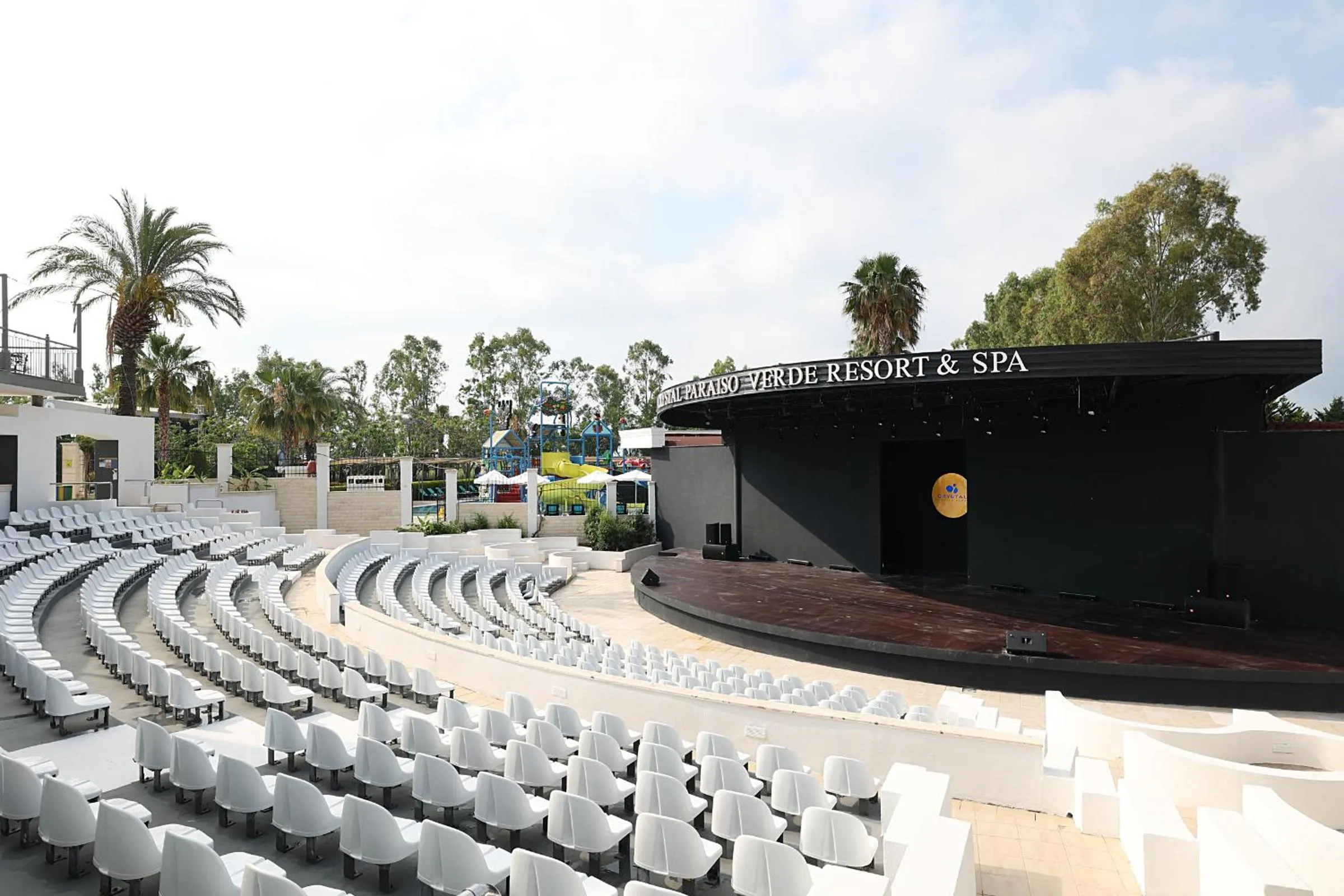 Evening entertainment in Crystal Paraiso Aqua Collection - Ultimate All Inclusive