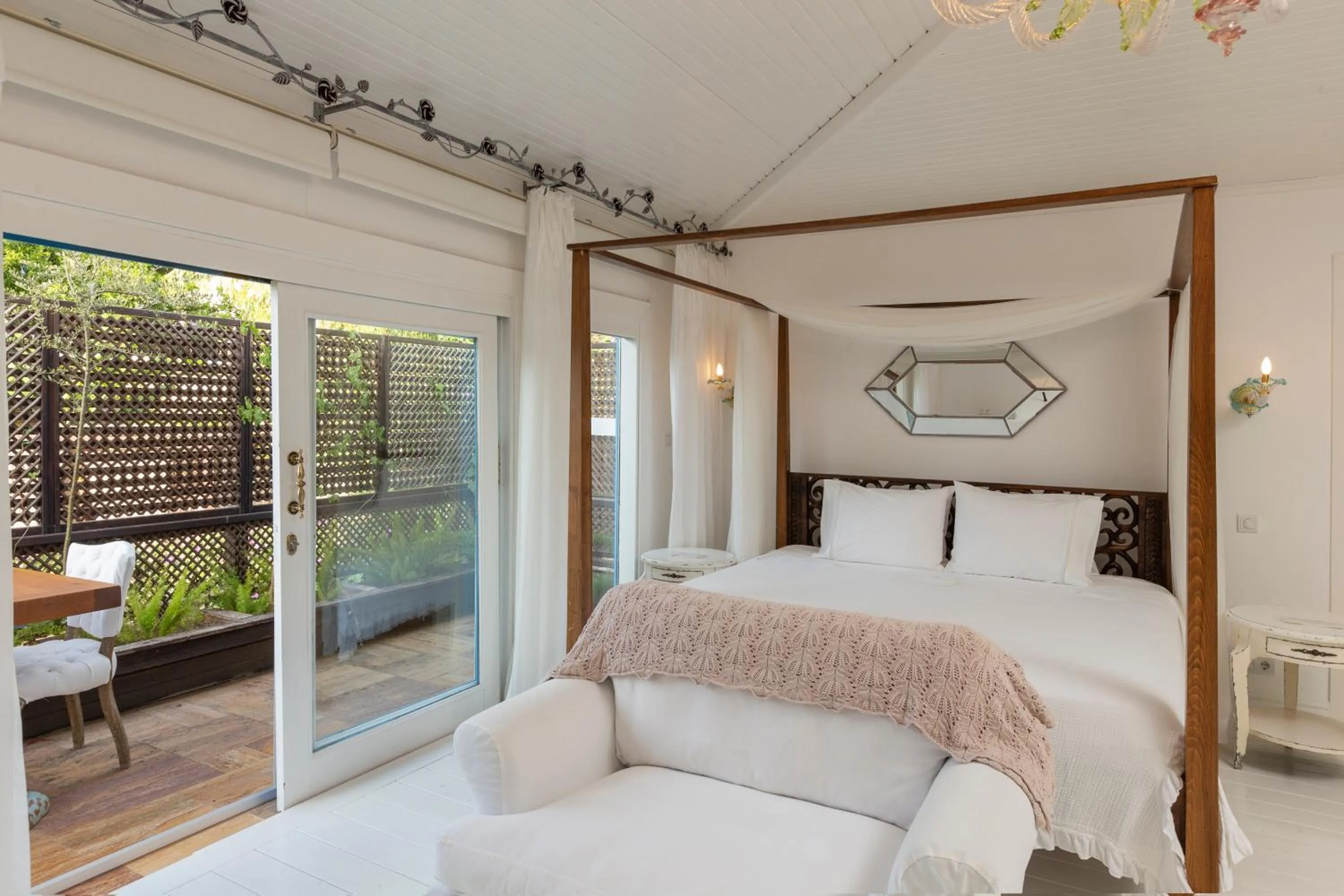 Sabrinas Haus - Adult Only +14