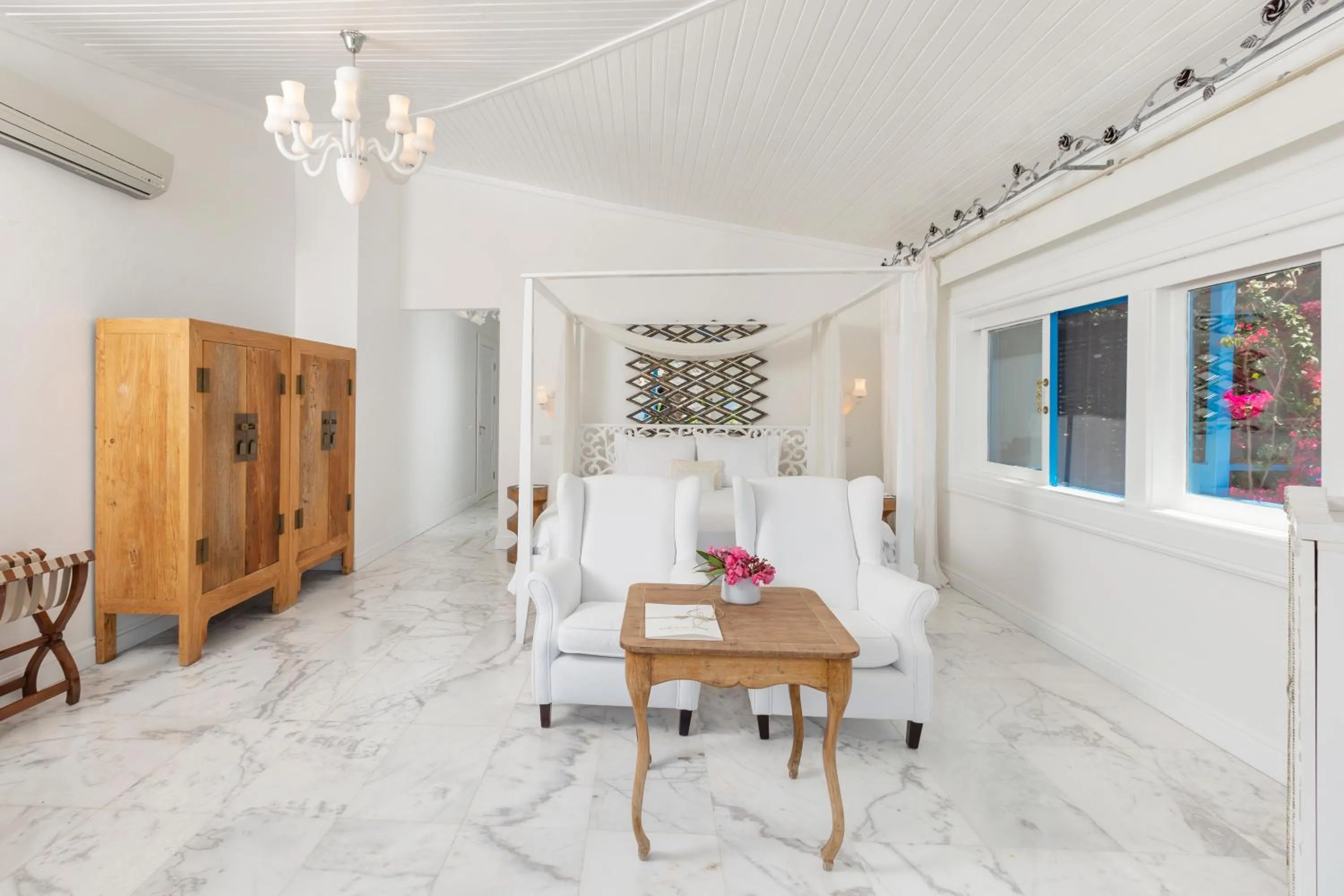 Sabrinas Haus - Adult Only +14