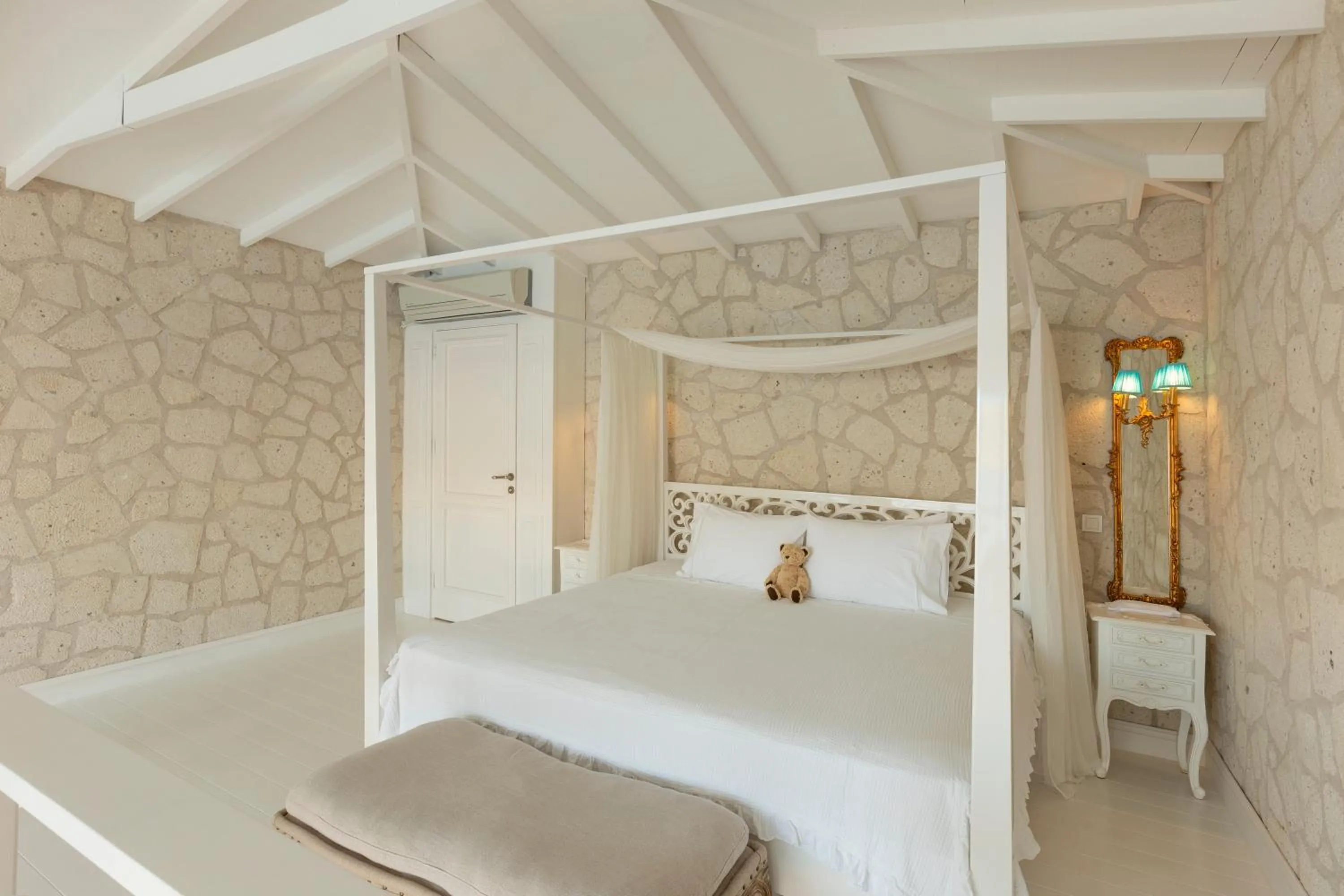 Sabrinas Haus - Adult Only +14