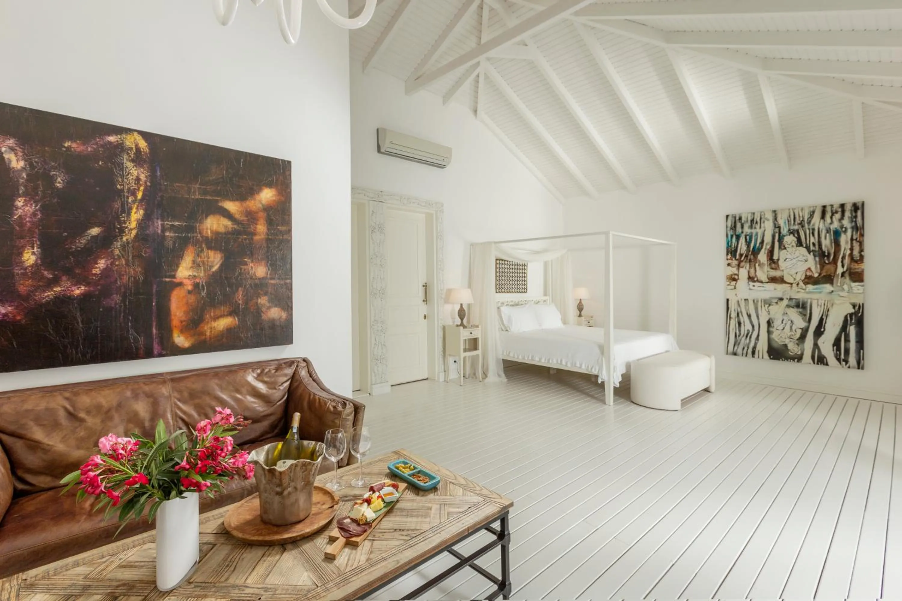 Sabrinas Haus - Adult Only +14