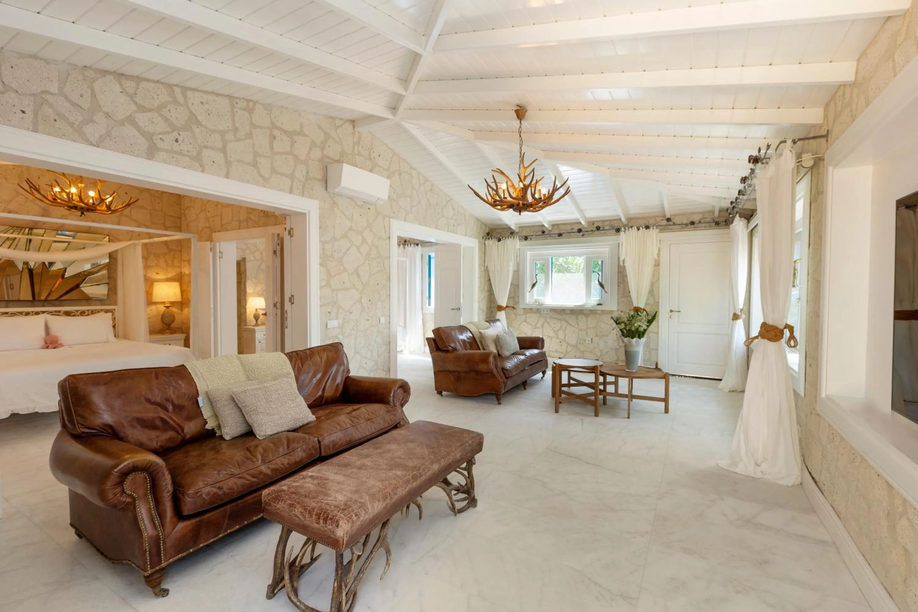 Sabrinas Haus - Adult Only +14