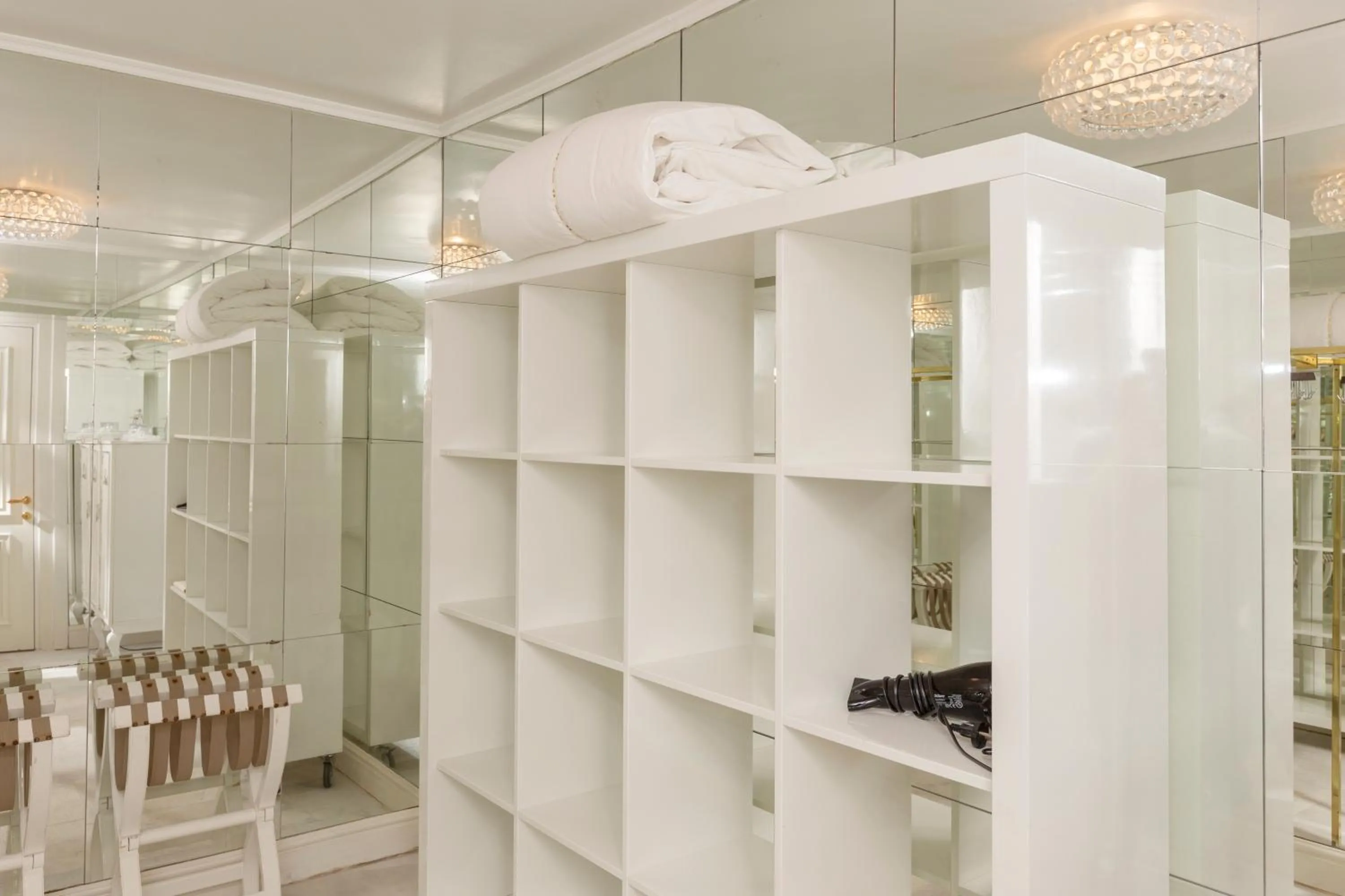 Sabrinas Haus - Adult Only +14