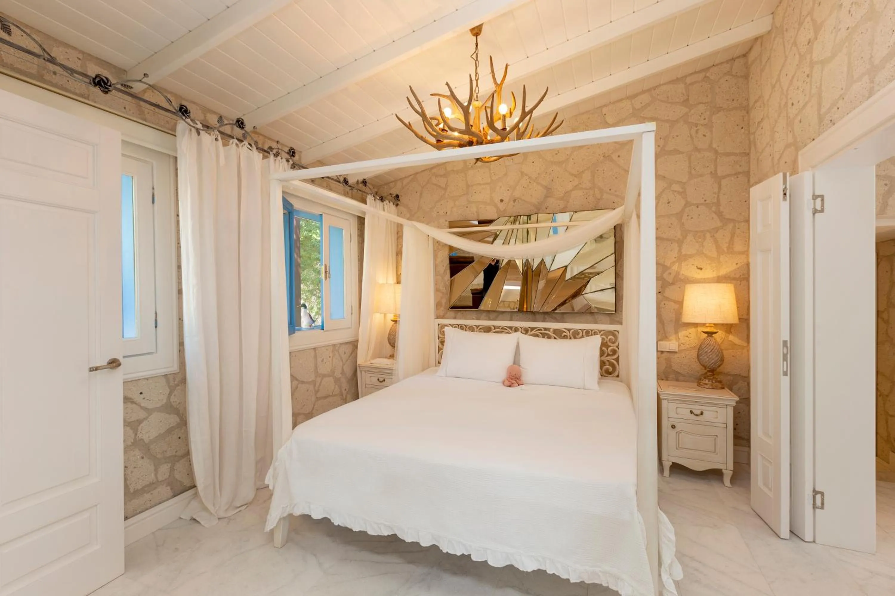 Sabrinas Haus - Adult Only +14