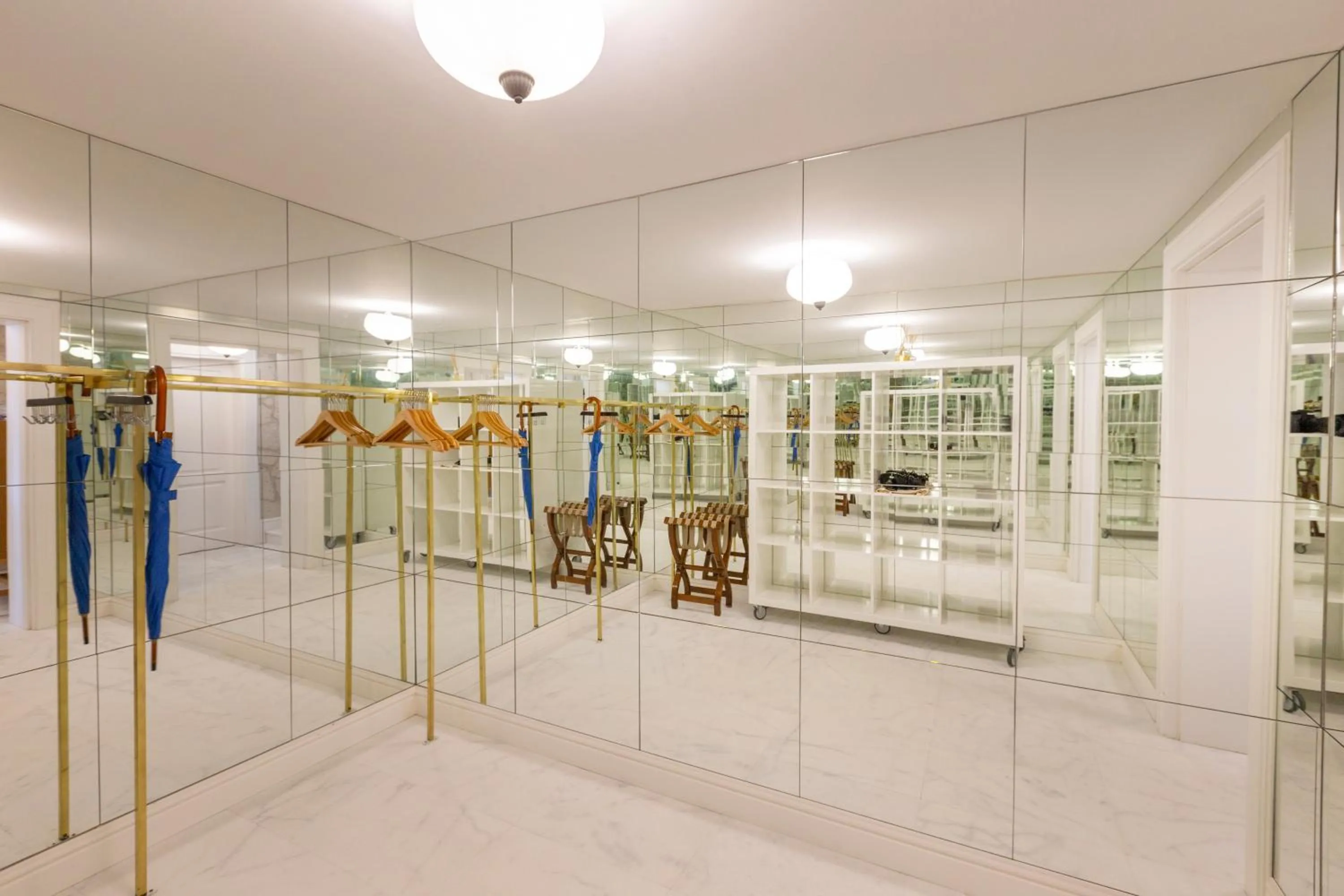 Sabrinas Haus - Adult Only +14