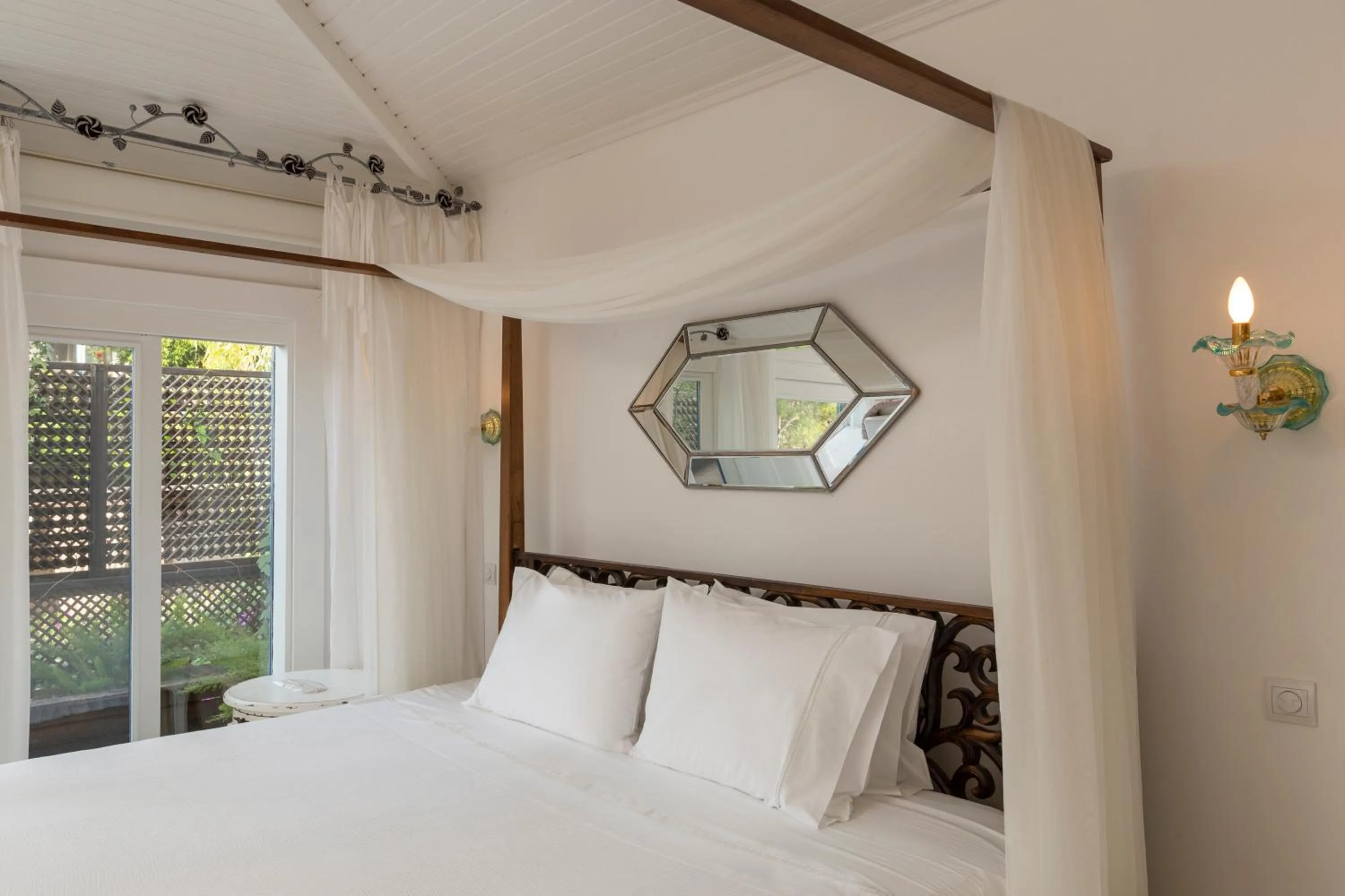 Sabrinas Haus - Adult Only +14