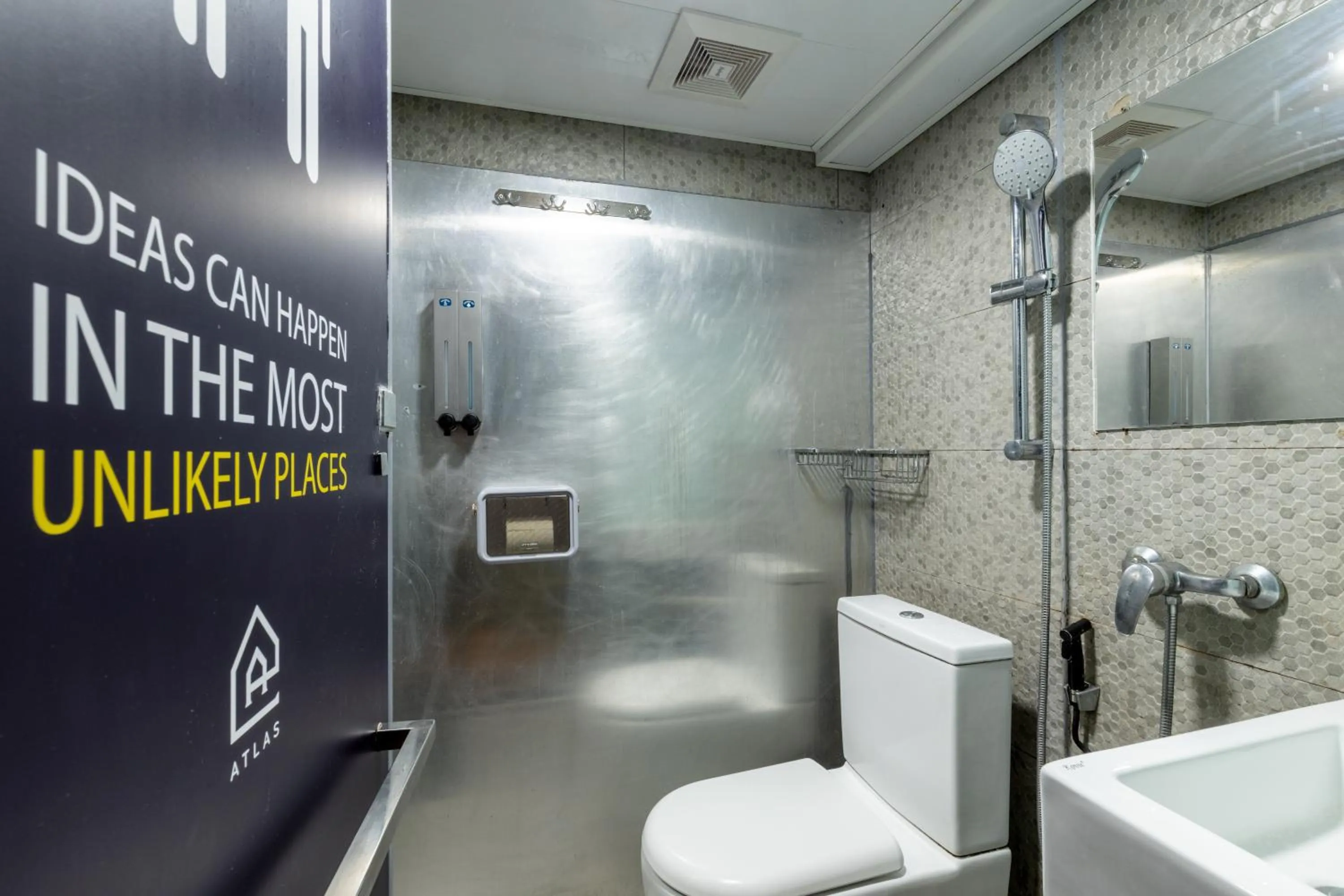 Bathroom in Atlas Hostel & Backpackers