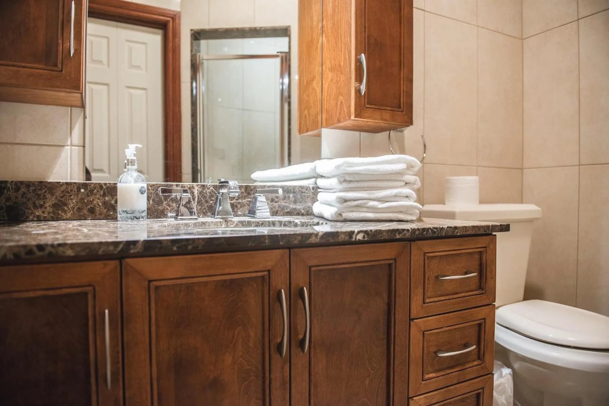 JstLikeHome - Luxury Mansion & Guesthouse