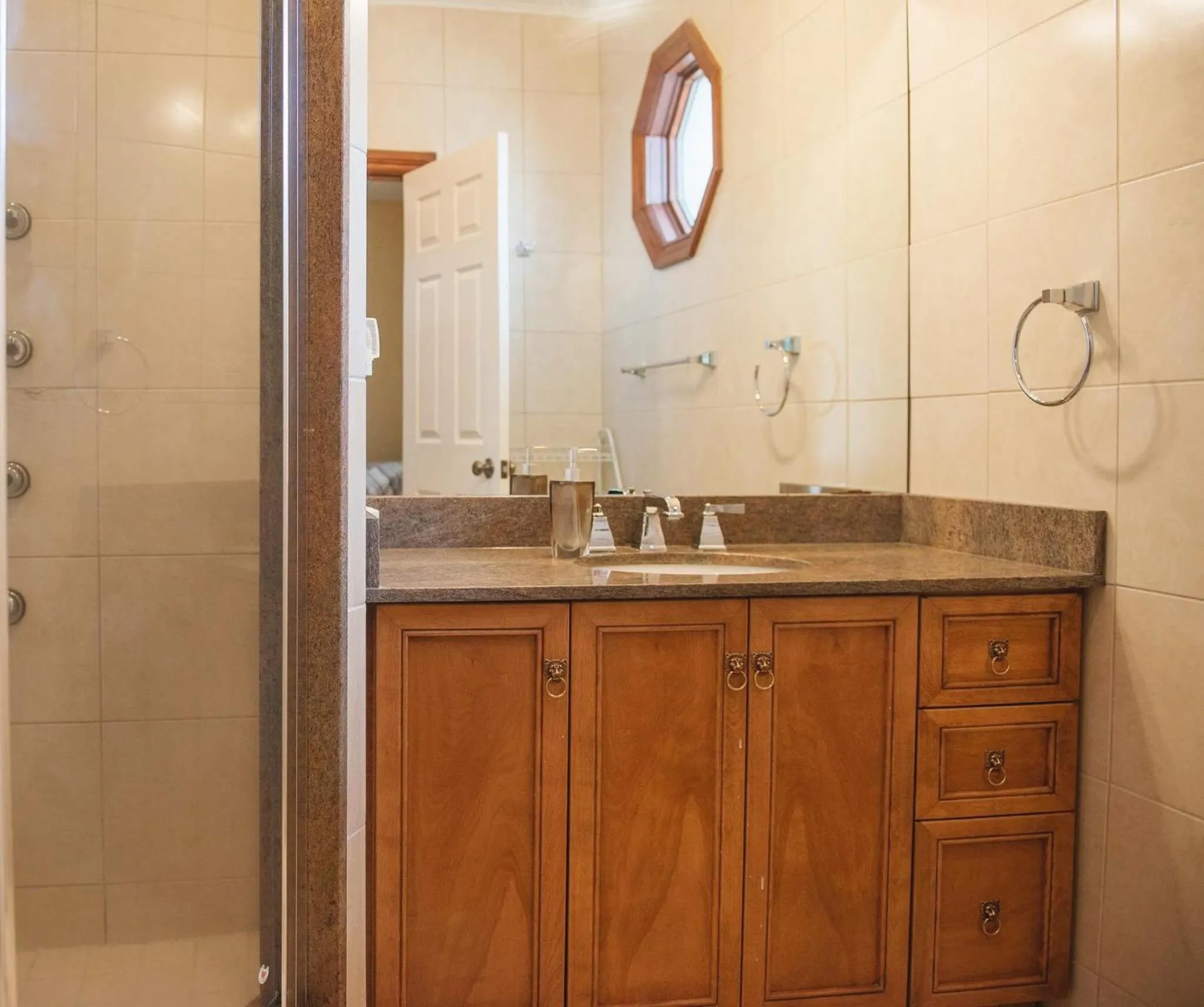 JstLikeHome - Luxury Mansion & Guesthouse