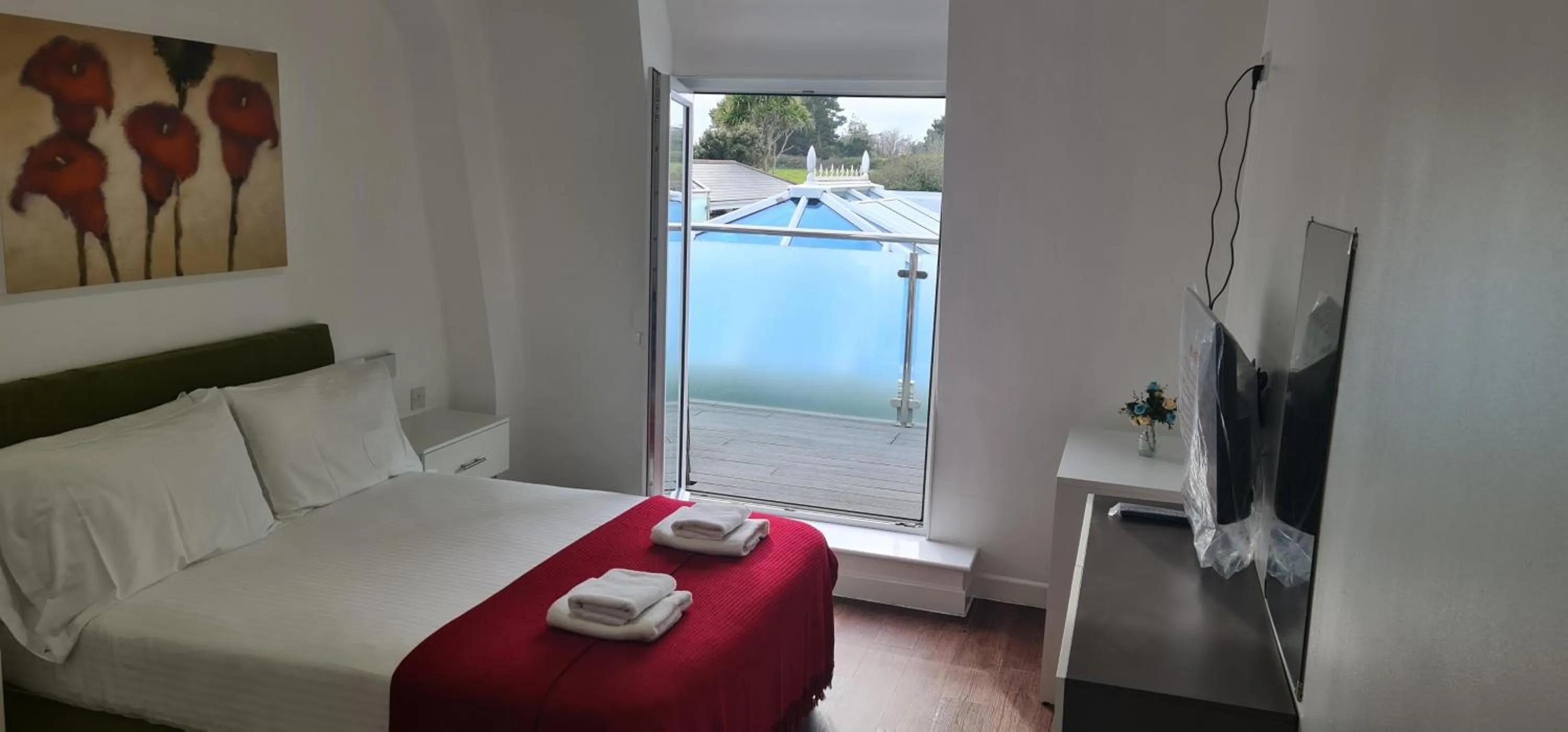 Bedroom, Bed in Saints Bay Hotel