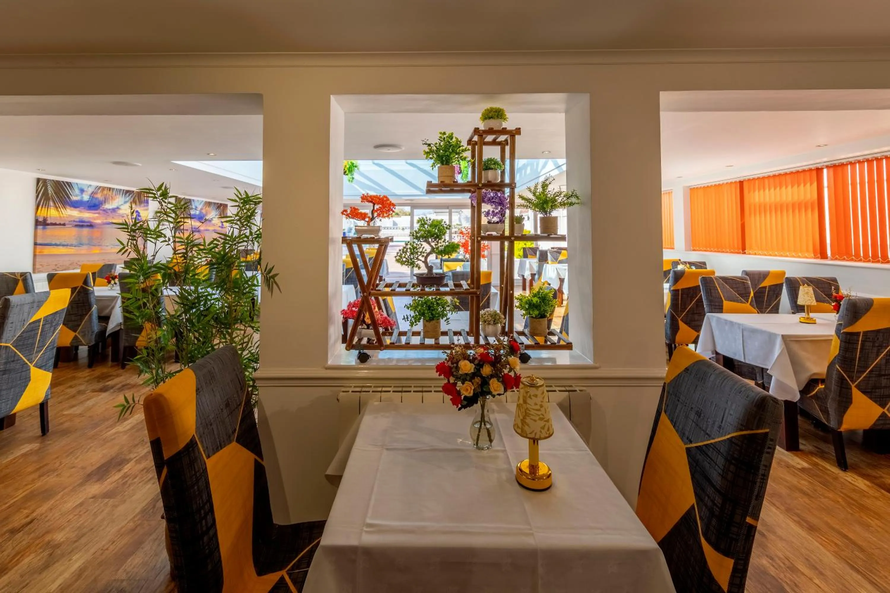 Restaurant/places to eat in Saints Bay Hotel