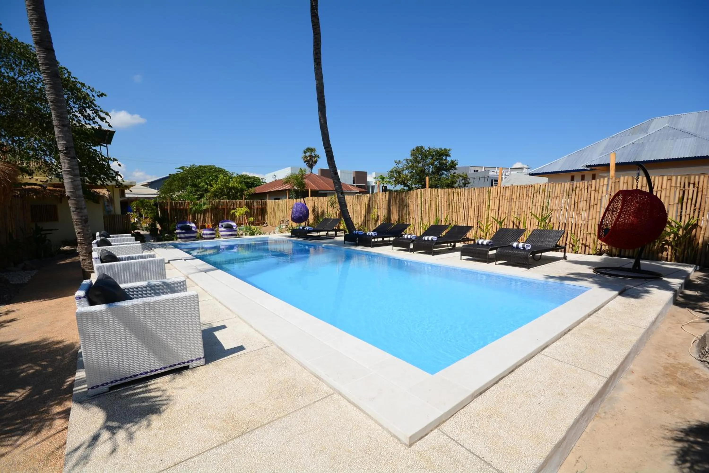 Triple Room with Free Return Airport Transfer in World BnB