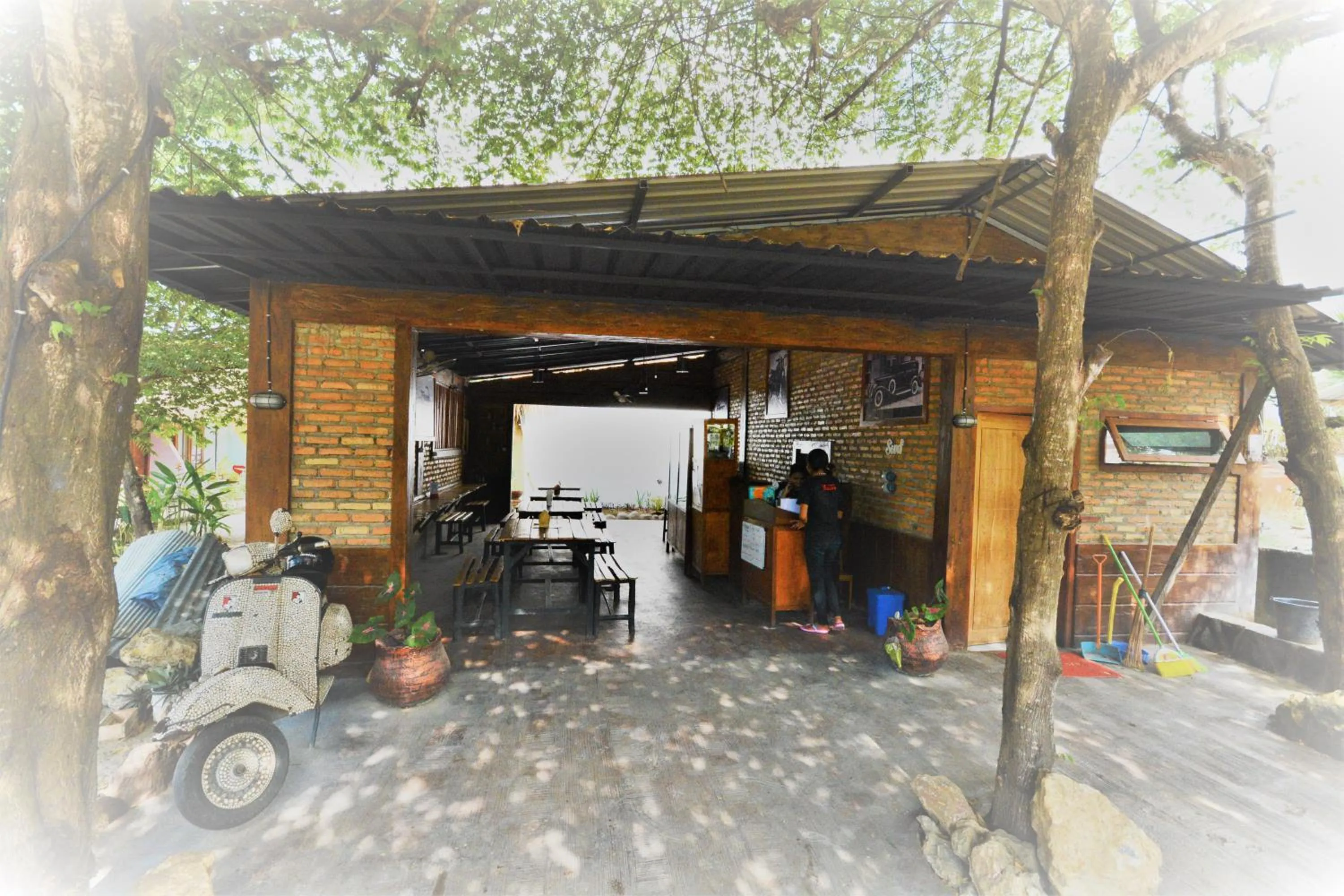 Restaurant/places to eat in World BnB