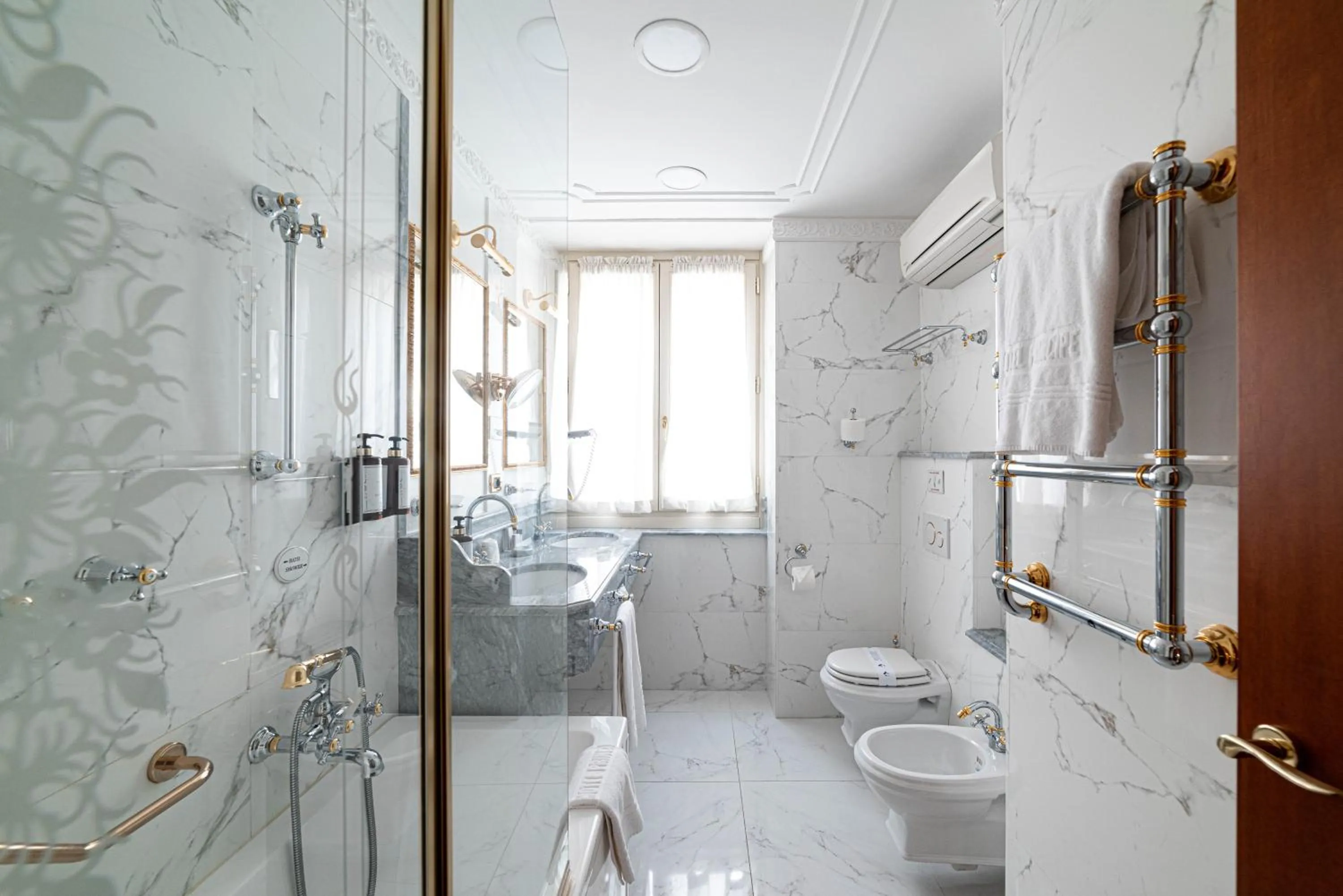 Toilet in Phi Hotel Principe