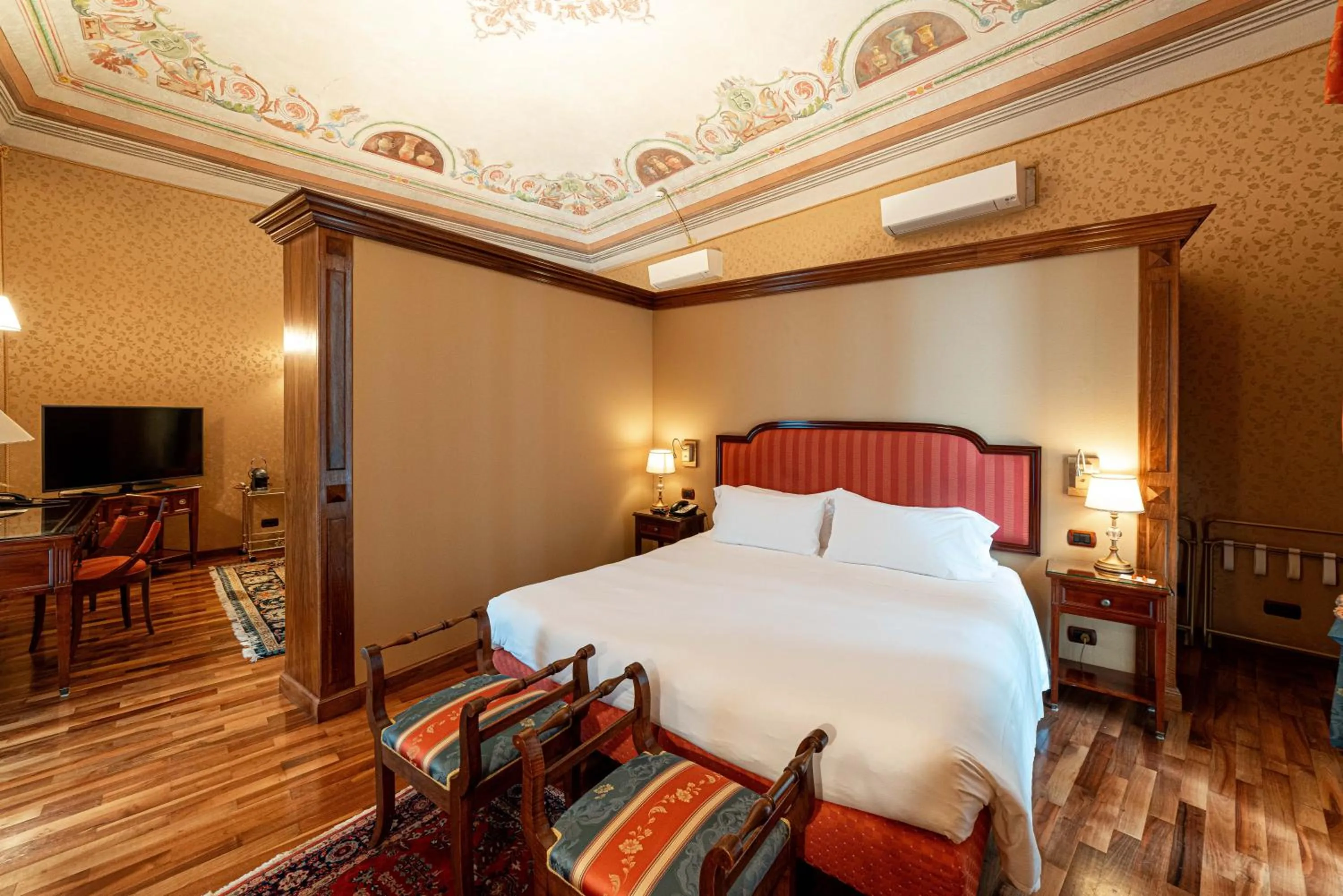 Bed in Phi Hotel Principe