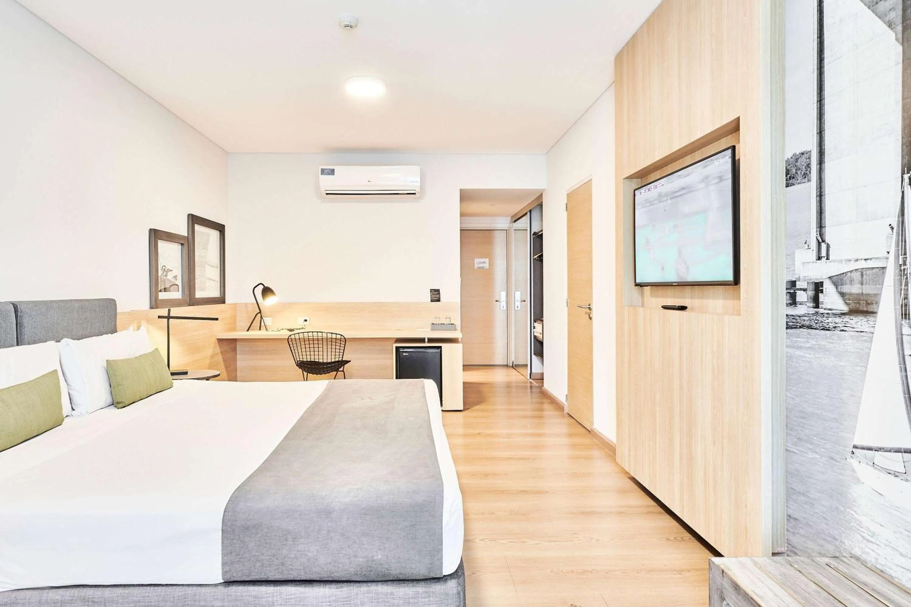 Photo of the whole room, Bed in Dazzler by Wyndham Rosario