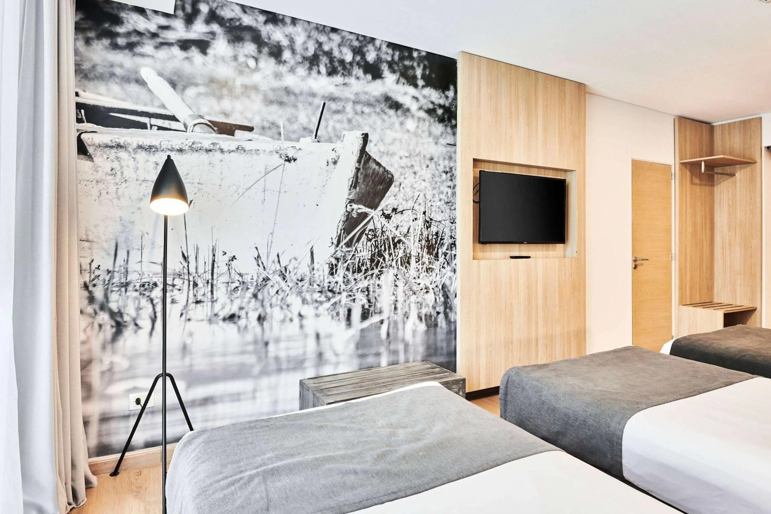 Photo of the whole room, Bed in Dazzler by Wyndham Rosario