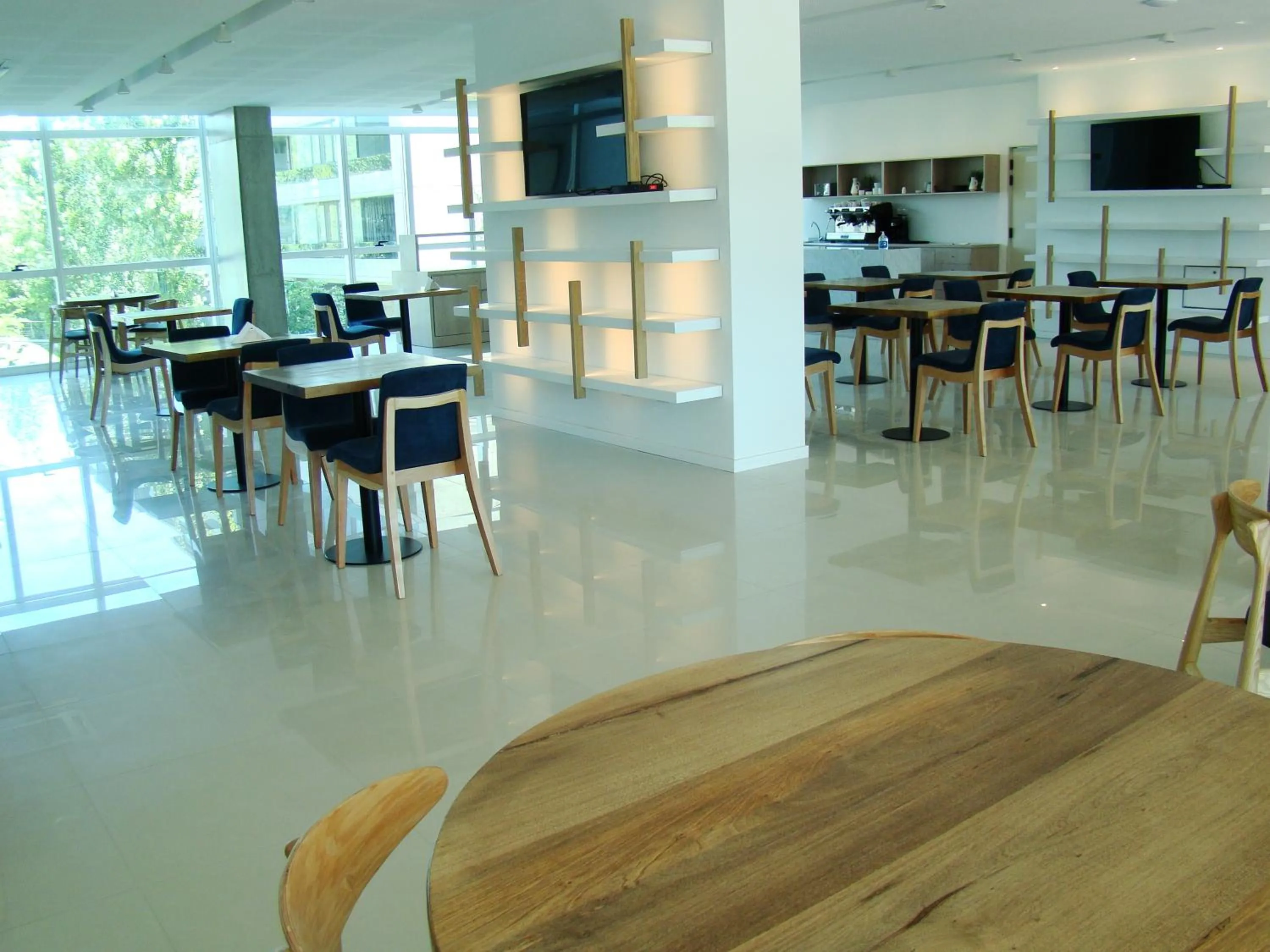 Lounge or bar in Dazzler by Wyndham Rosario