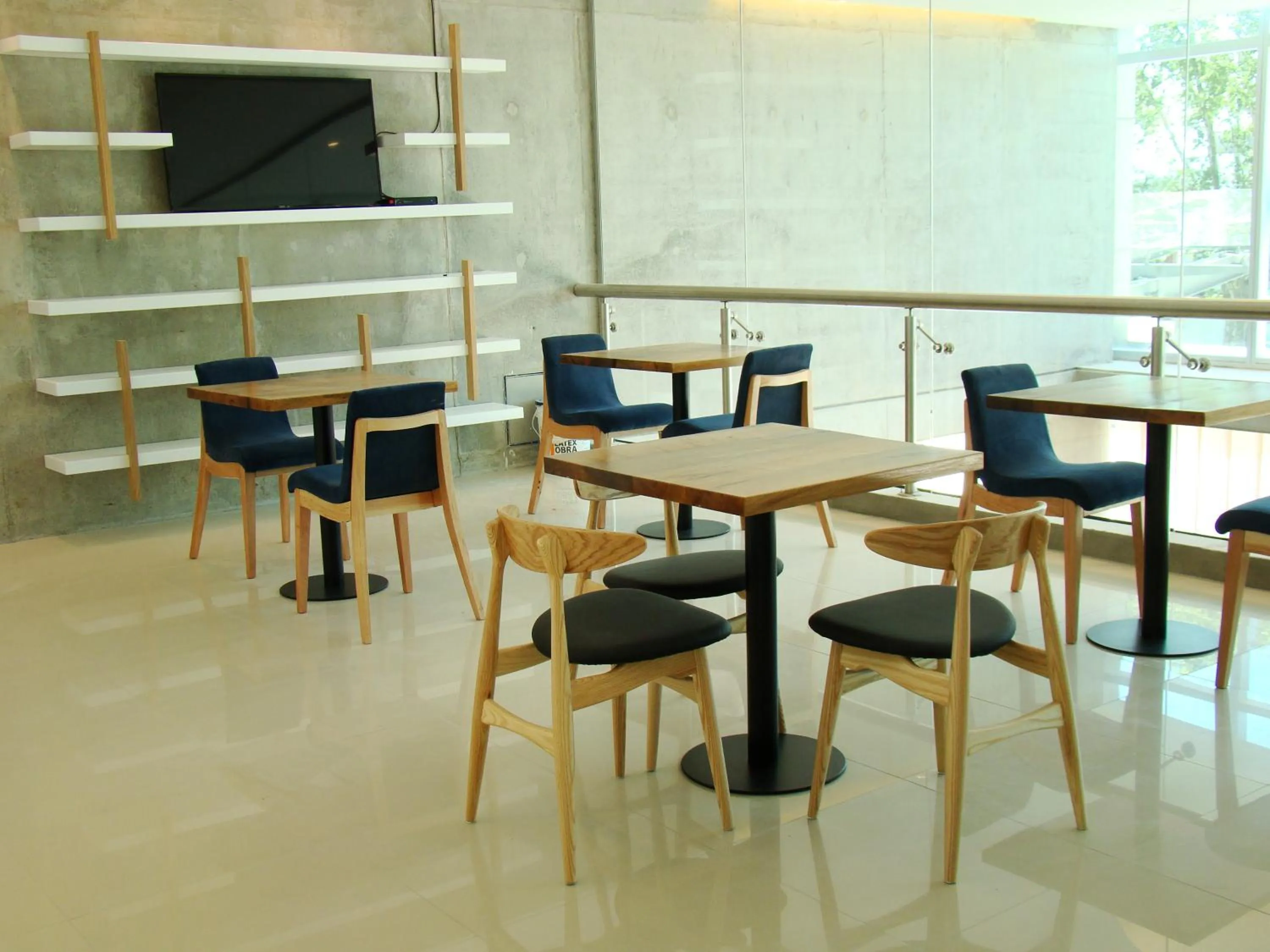 Lounge or bar in Dazzler by Wyndham Rosario