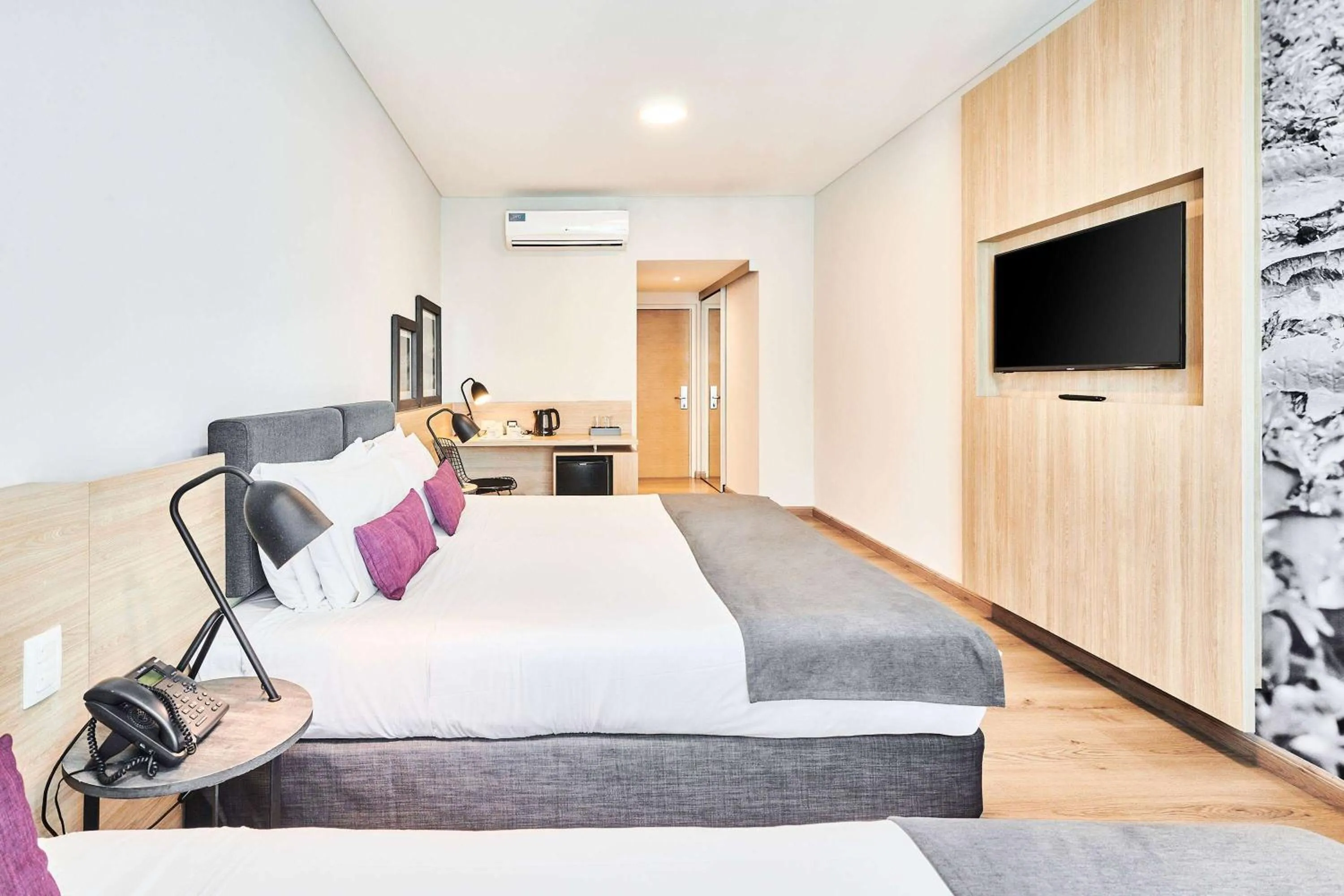 Photo of the whole room, Bed in Dazzler by Wyndham Rosario