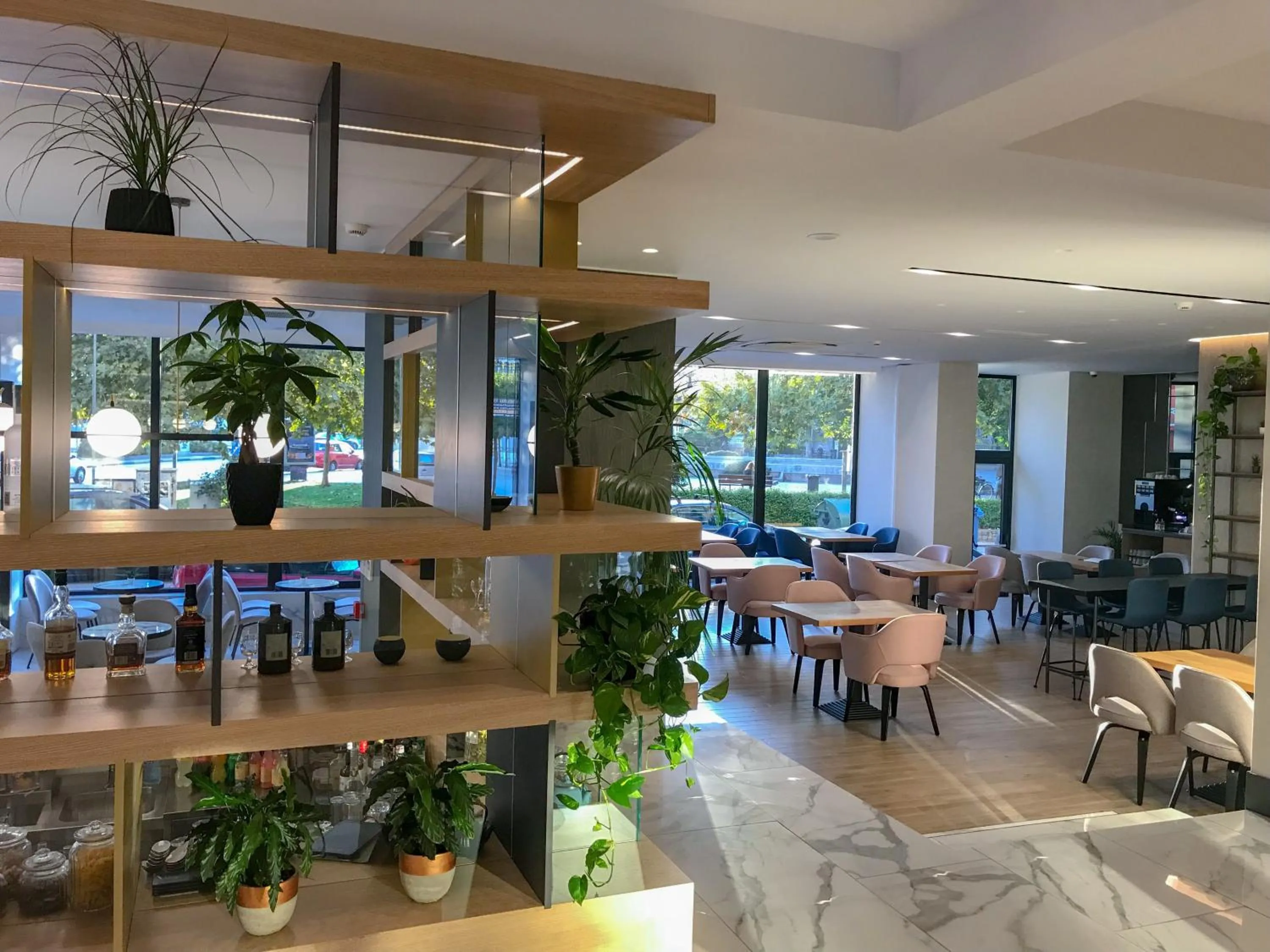 Restaurant/places to eat in Hotel Park