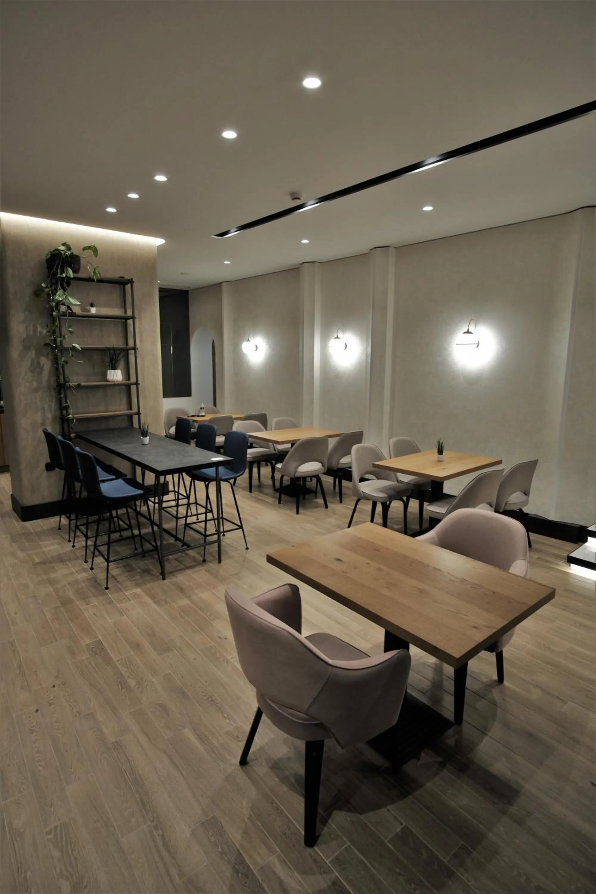 Restaurant/places to eat in Hotel Park