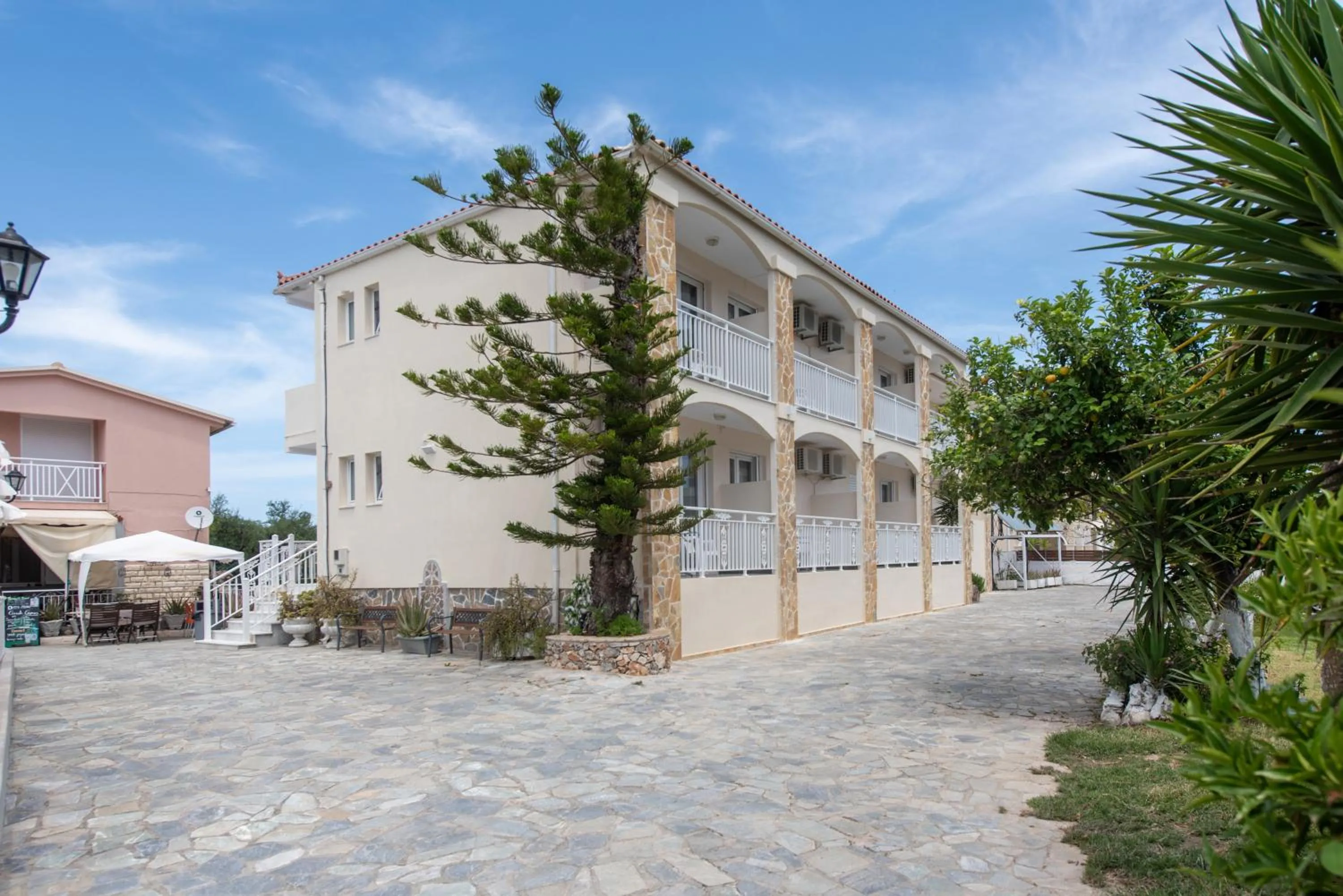 Property building in Tsolakis Studios & Apartments