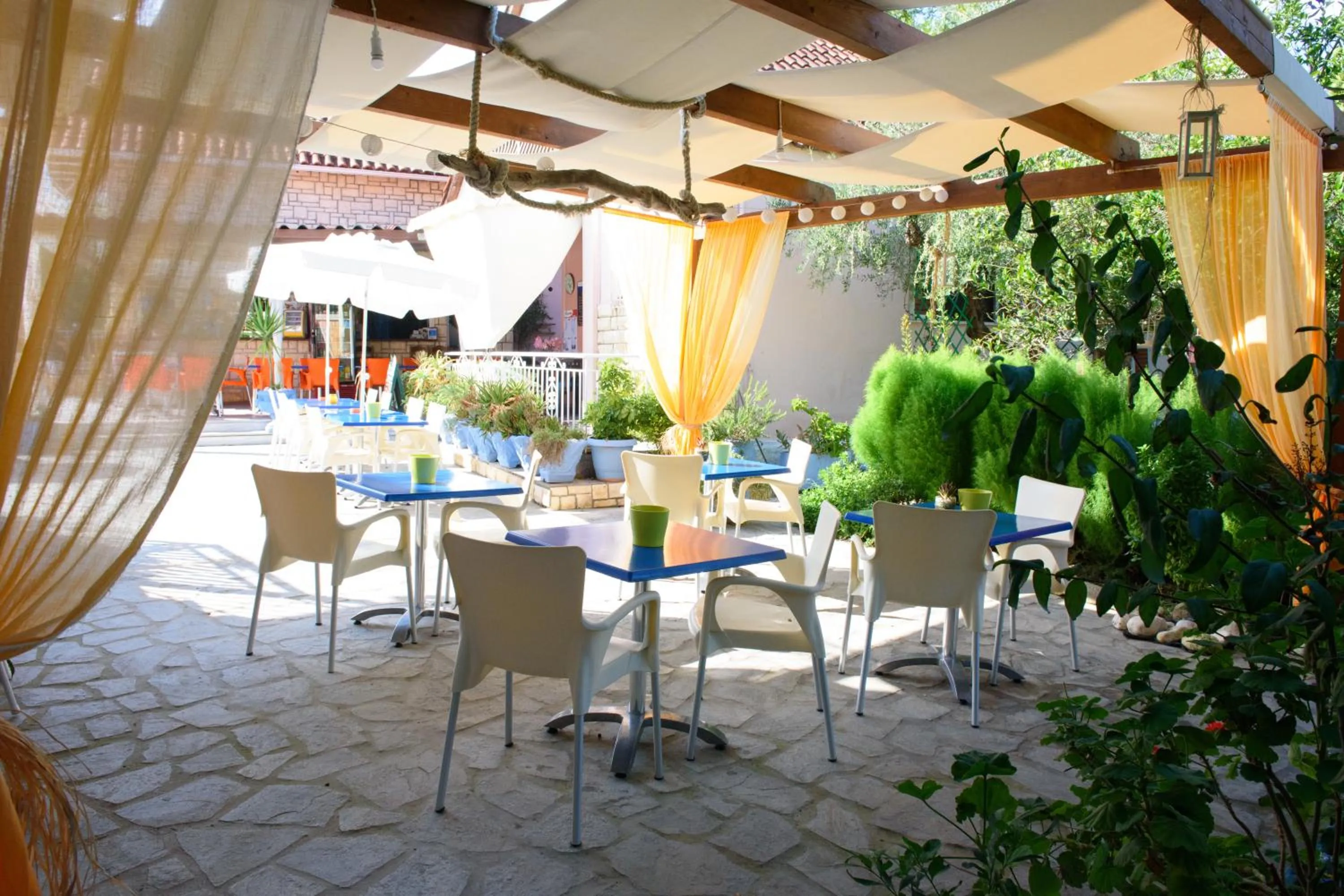 Garden in Tsolakis Studios & Apartments