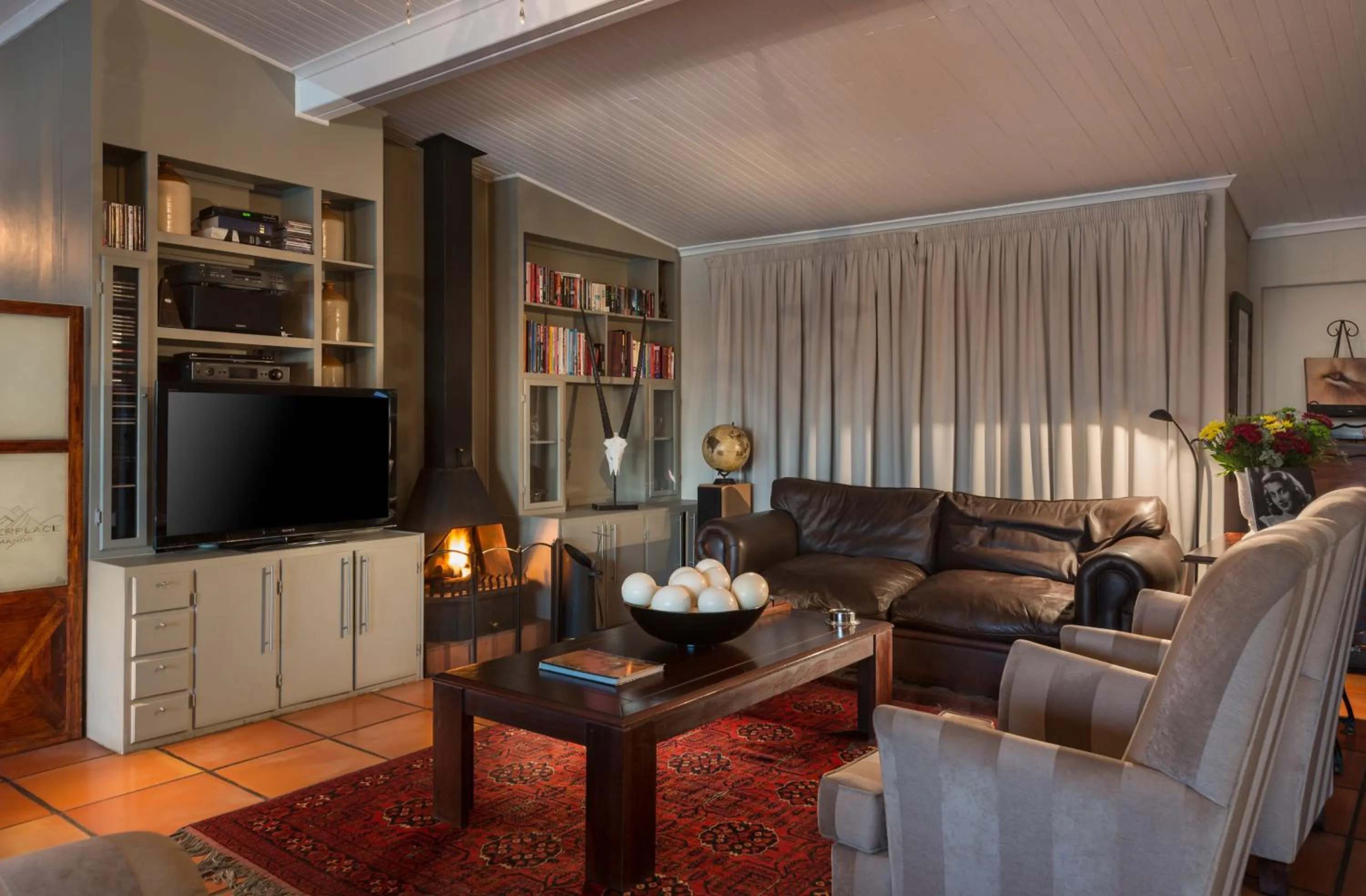 Living room in River Place Manor