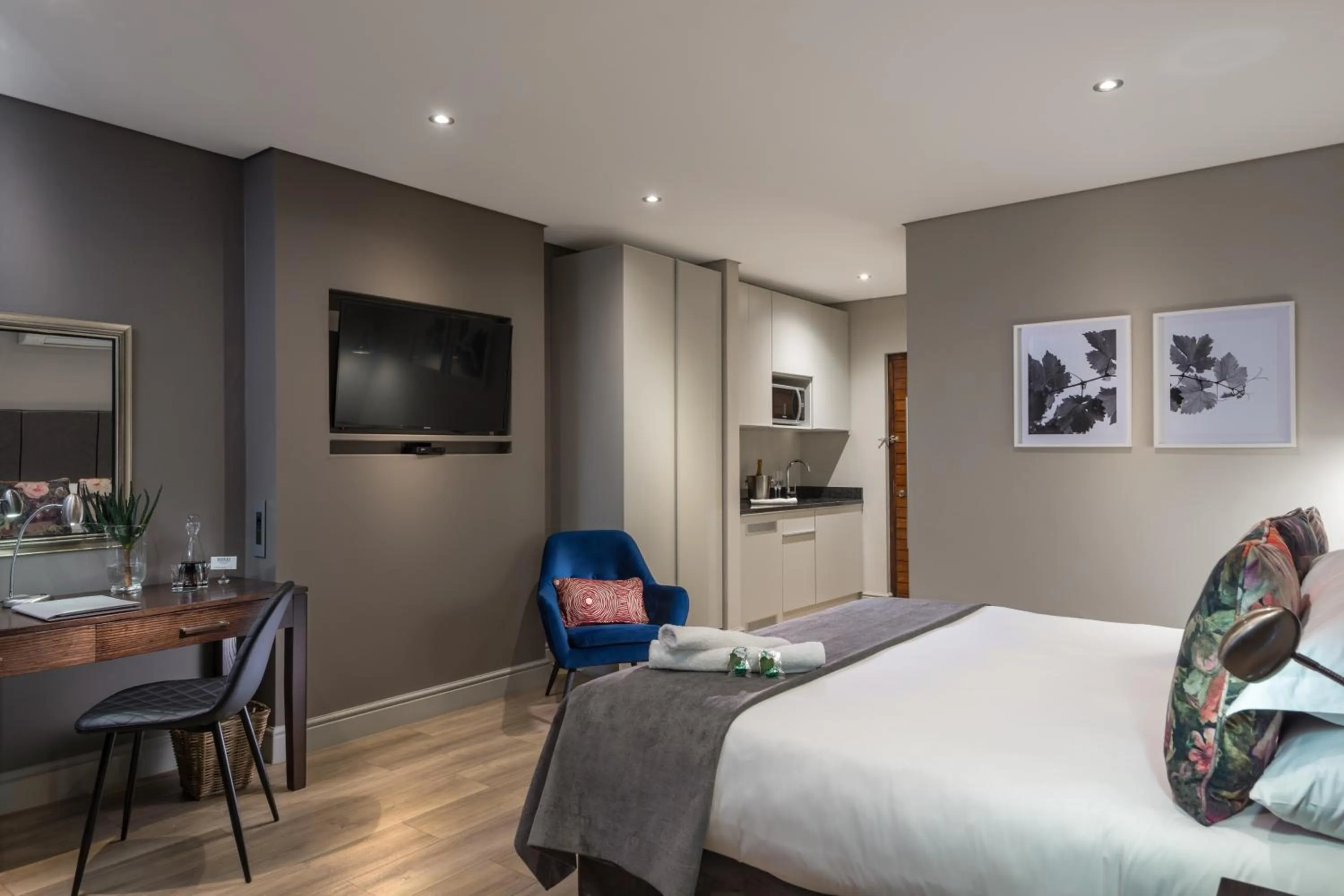 TV and multimedia, Bed in River Place Manor