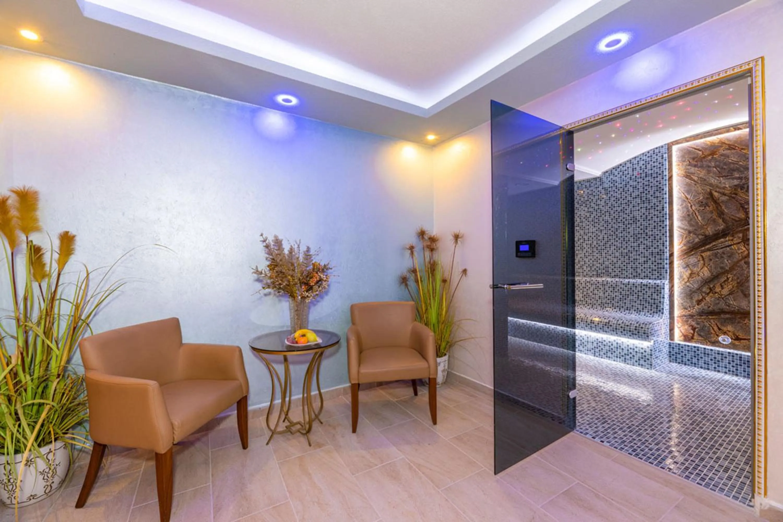 Swimming pool in Bekdas Hotel Deluxe & Spa